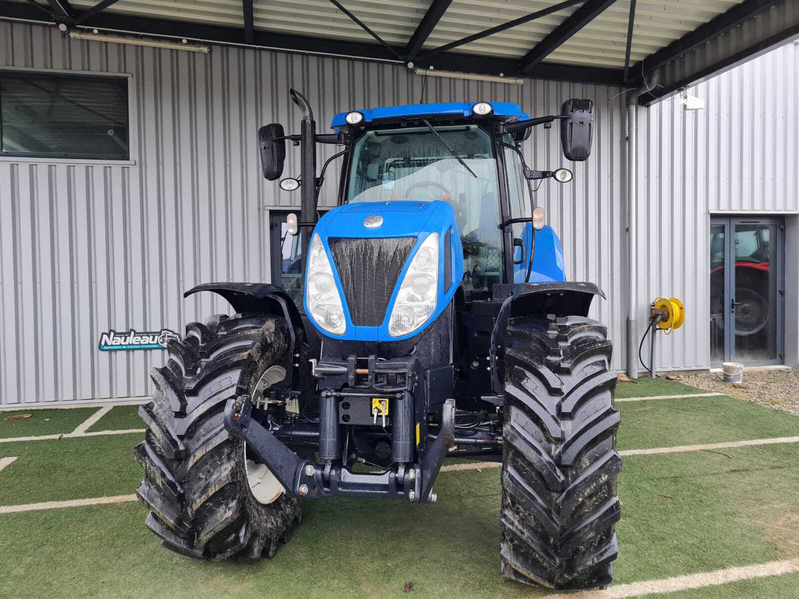 NEW HOLLAND T7.235 PC