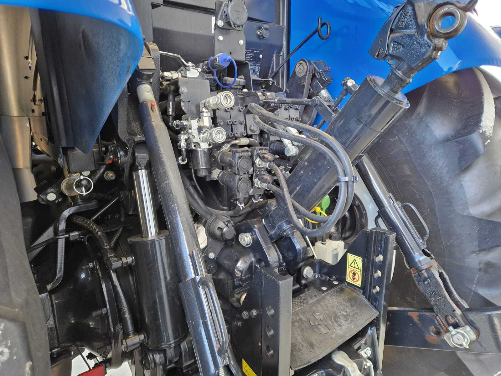 NEW HOLLAND T7.245 AC