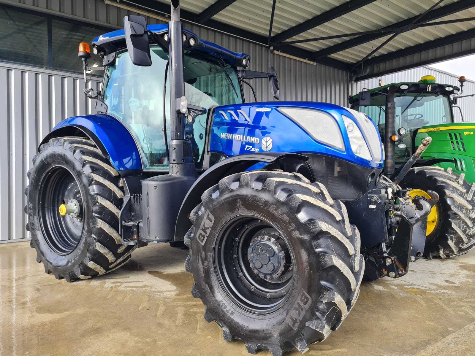 NEW HOLLAND T7.270 AC