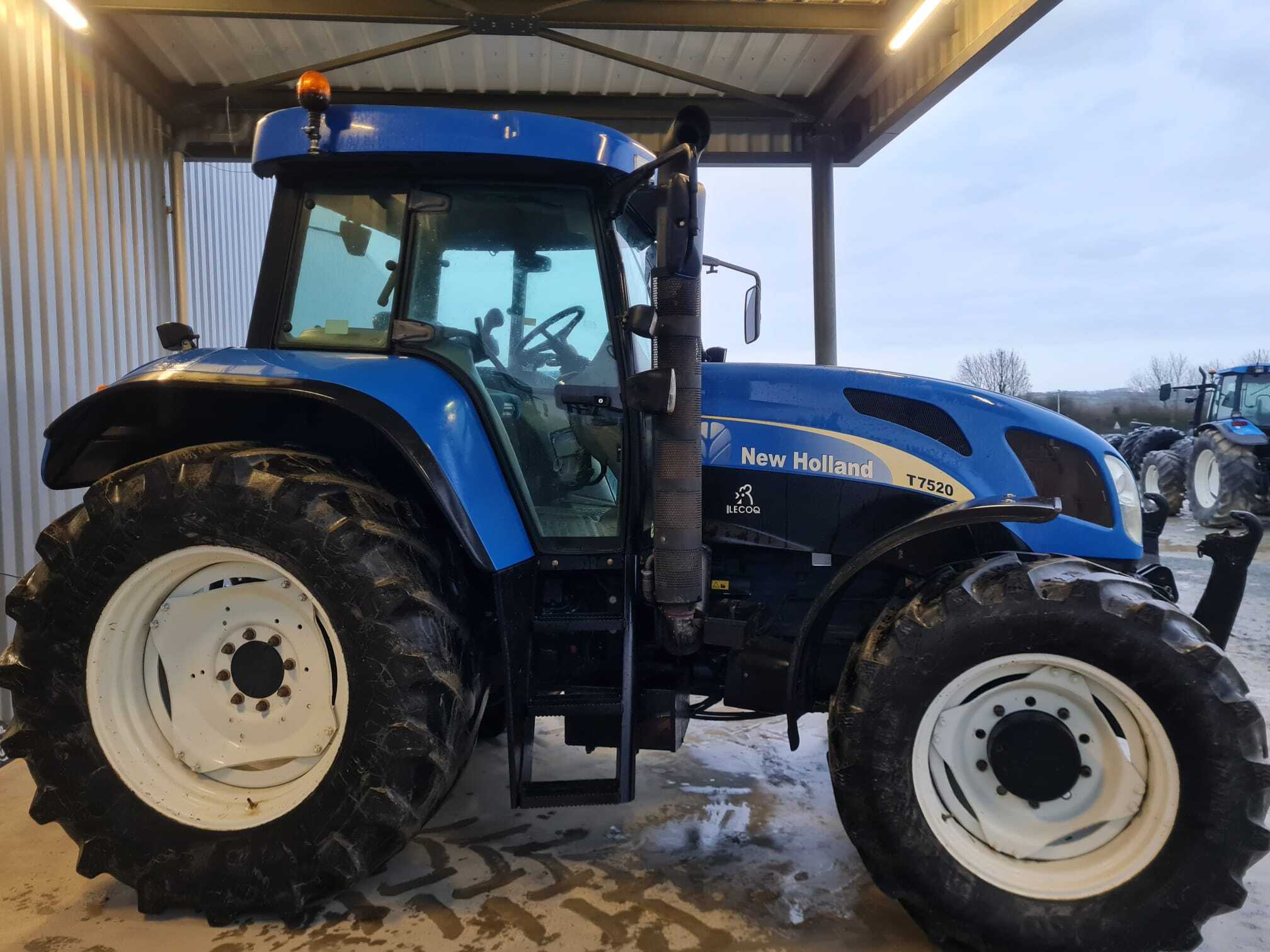 NEW HOLLAND T7520