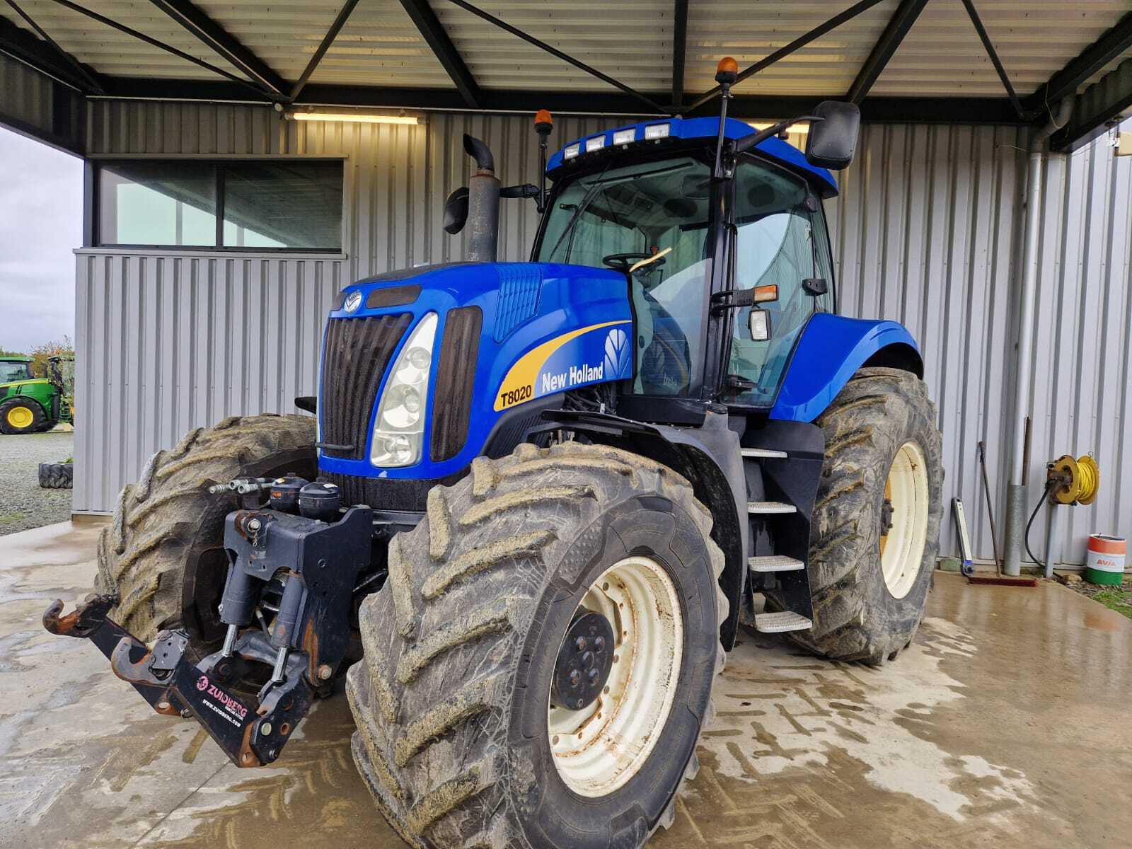 NEW HOLLAND T8020