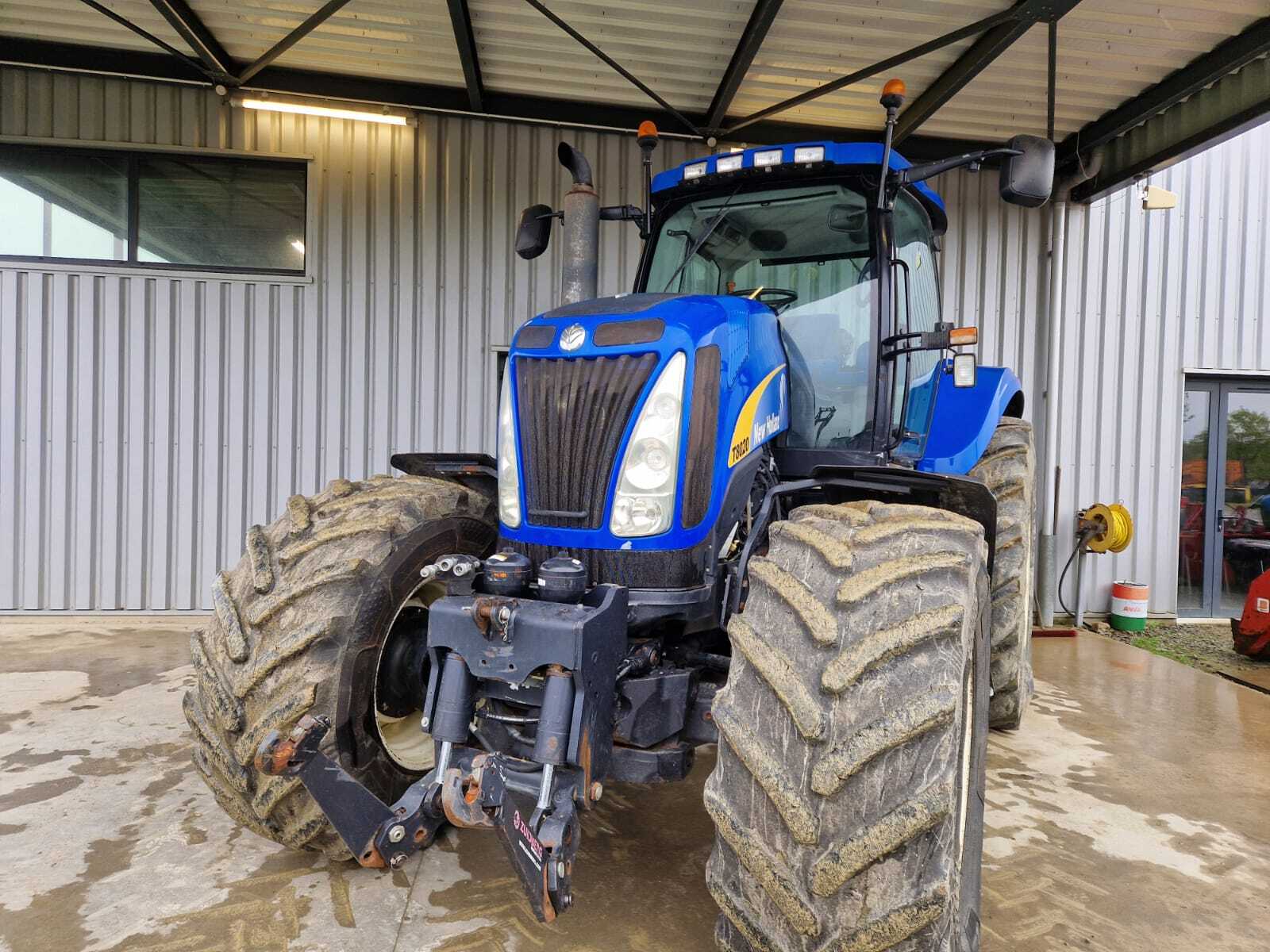 NEW HOLLAND T8020