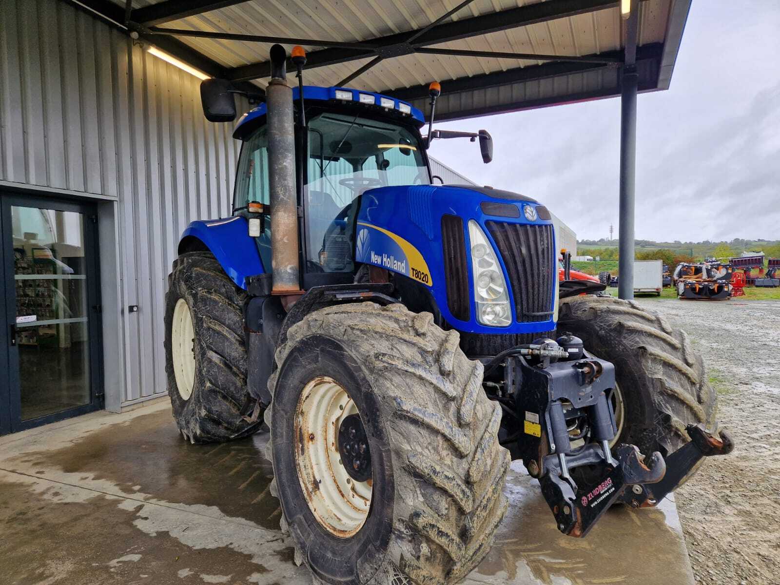 NEW HOLLAND T8020