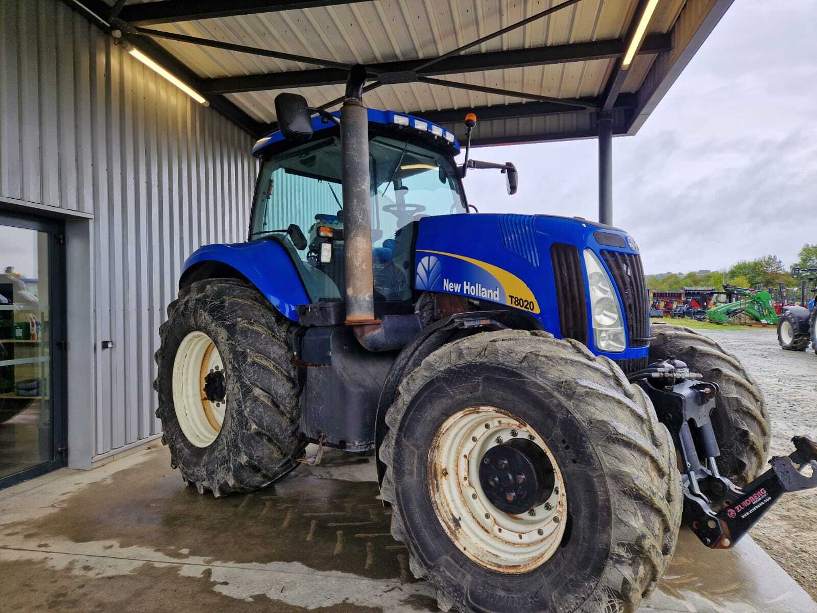 NEW HOLLAND T8020