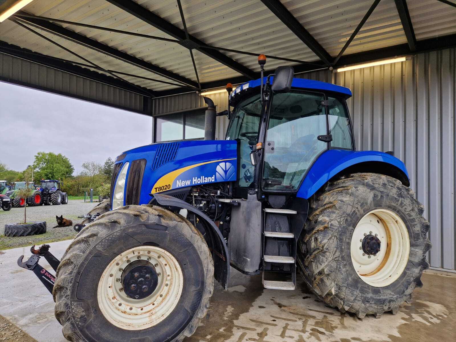 NEW HOLLAND T8020