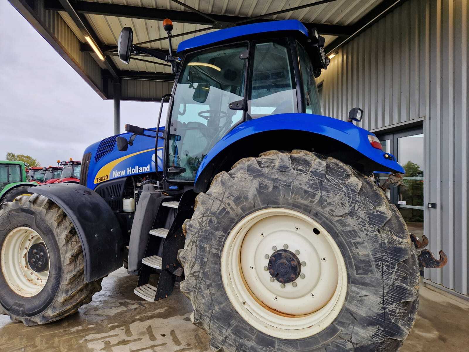 NEW HOLLAND T8020