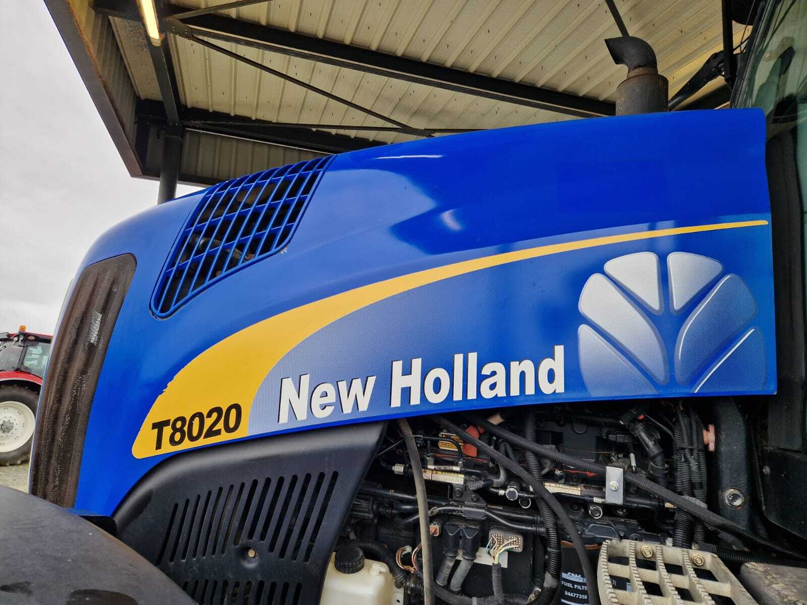 NEW HOLLAND T8020