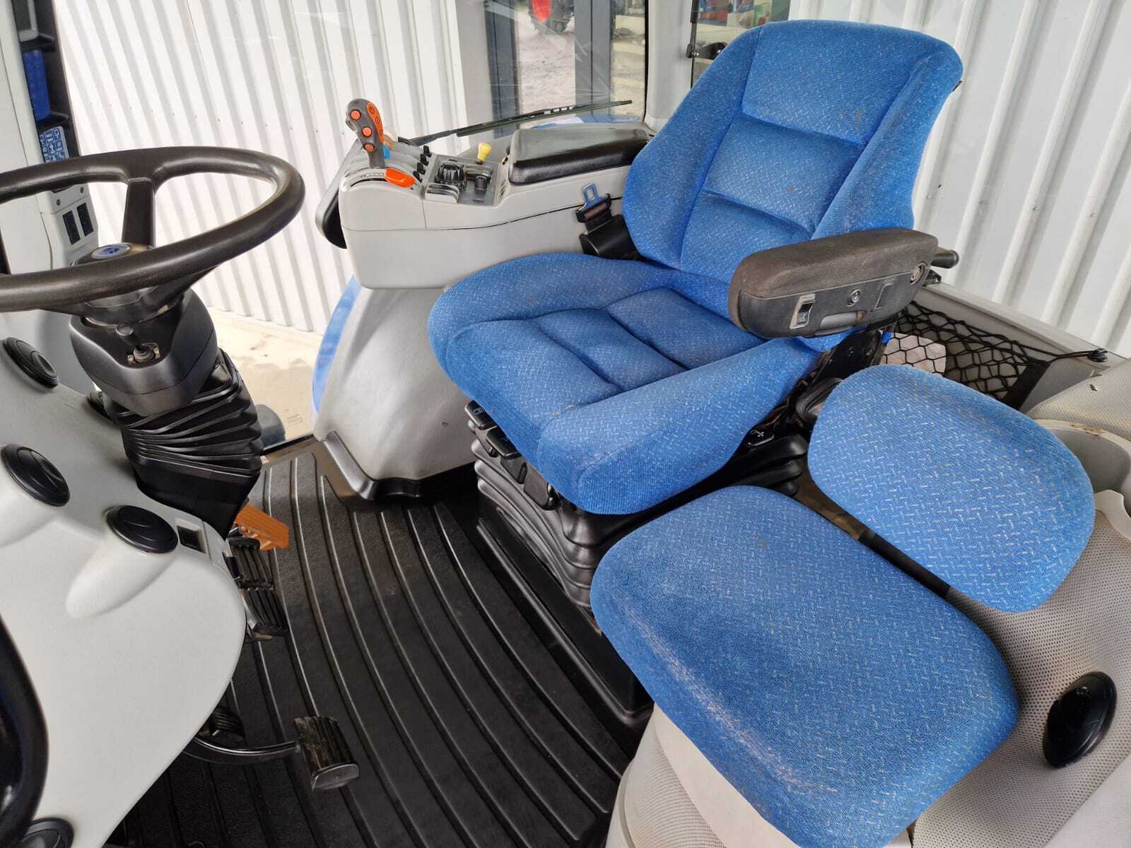 NEW HOLLAND T8020