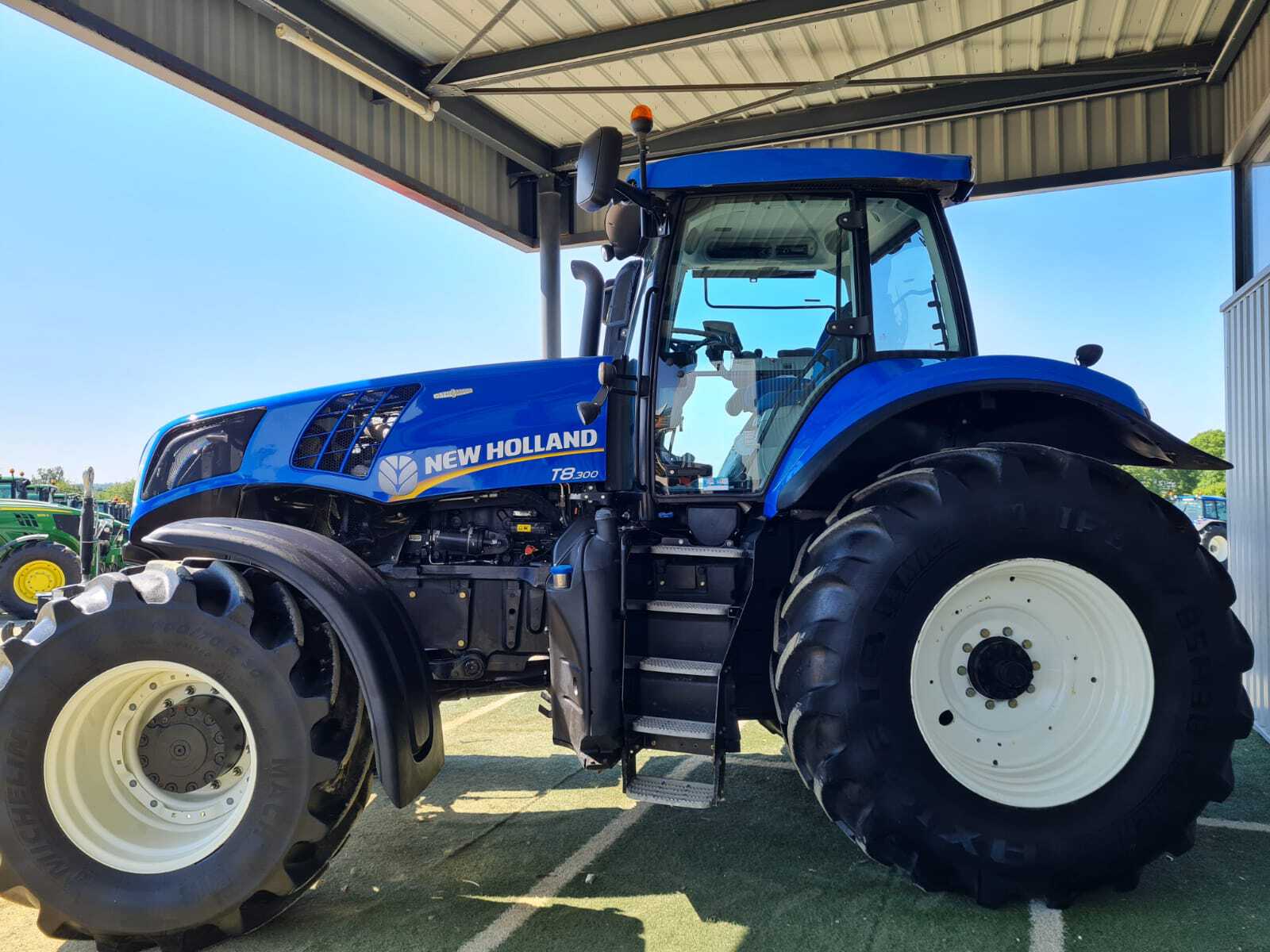 NEW HOLLAND T8.300 AC