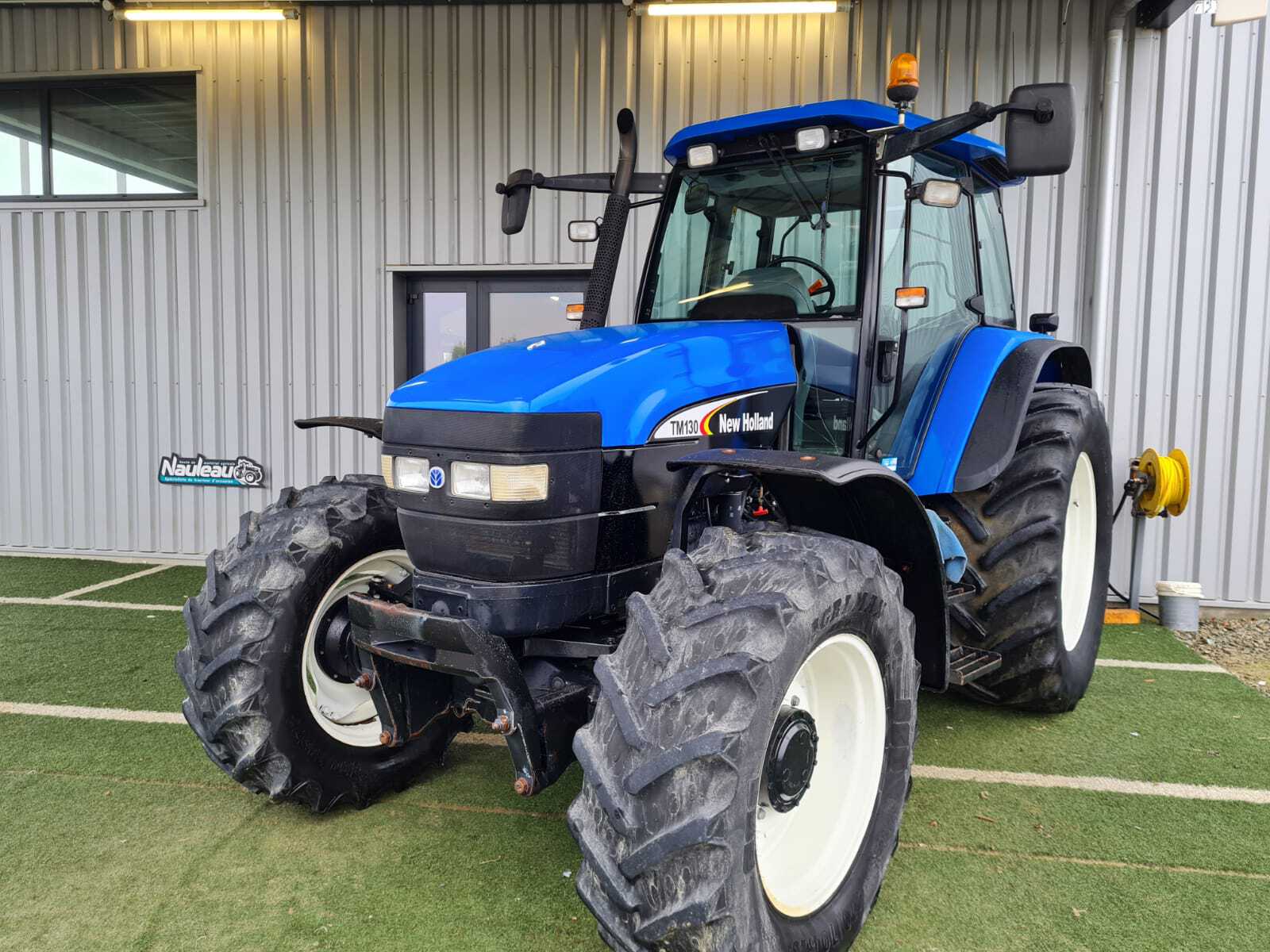 NEW HOLLAND TM130