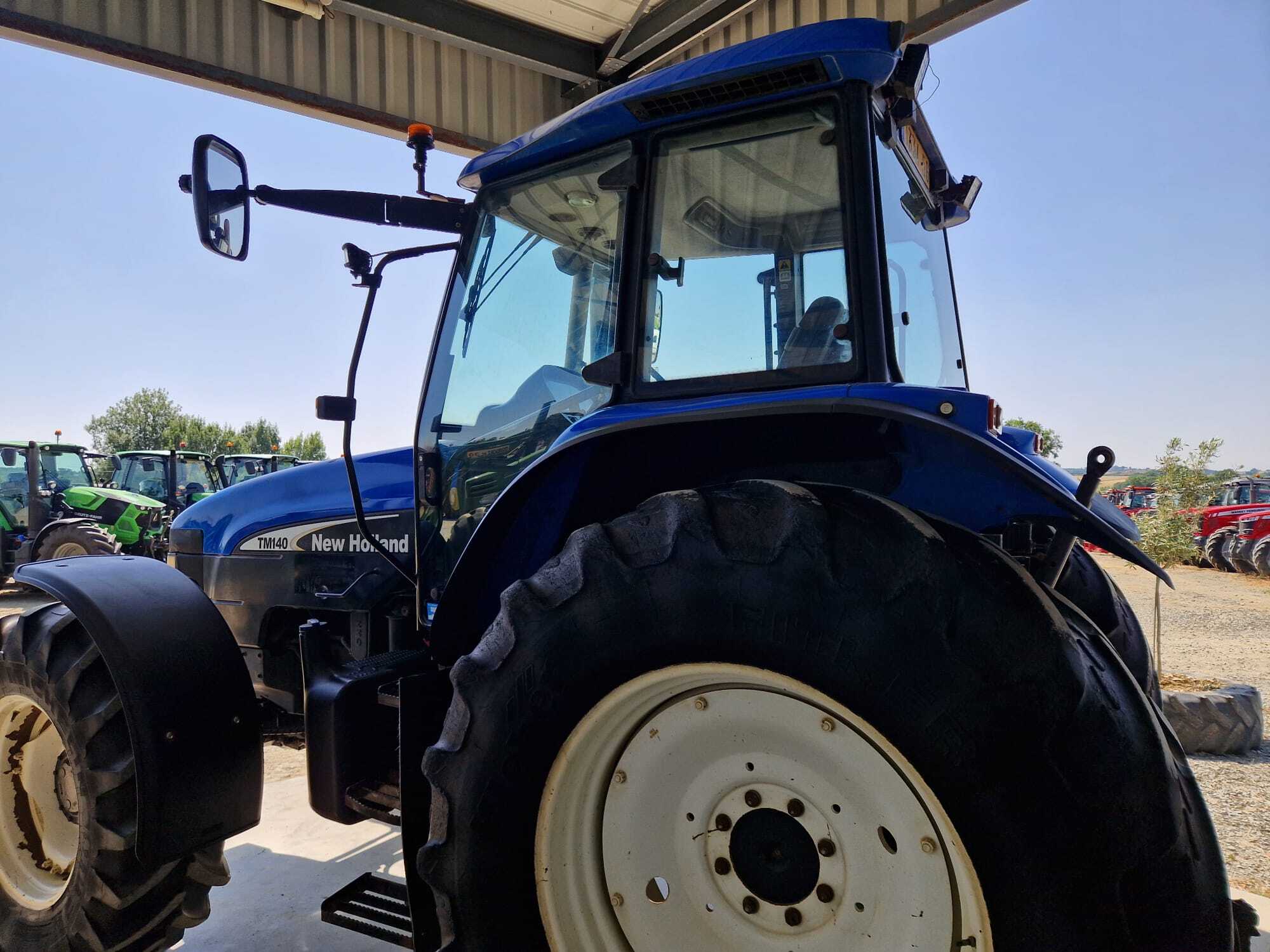 NEW HOLLAND TM140