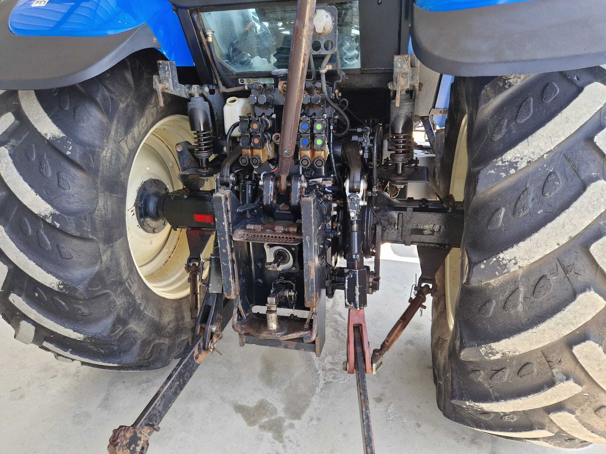 NEW HOLLAND TM140