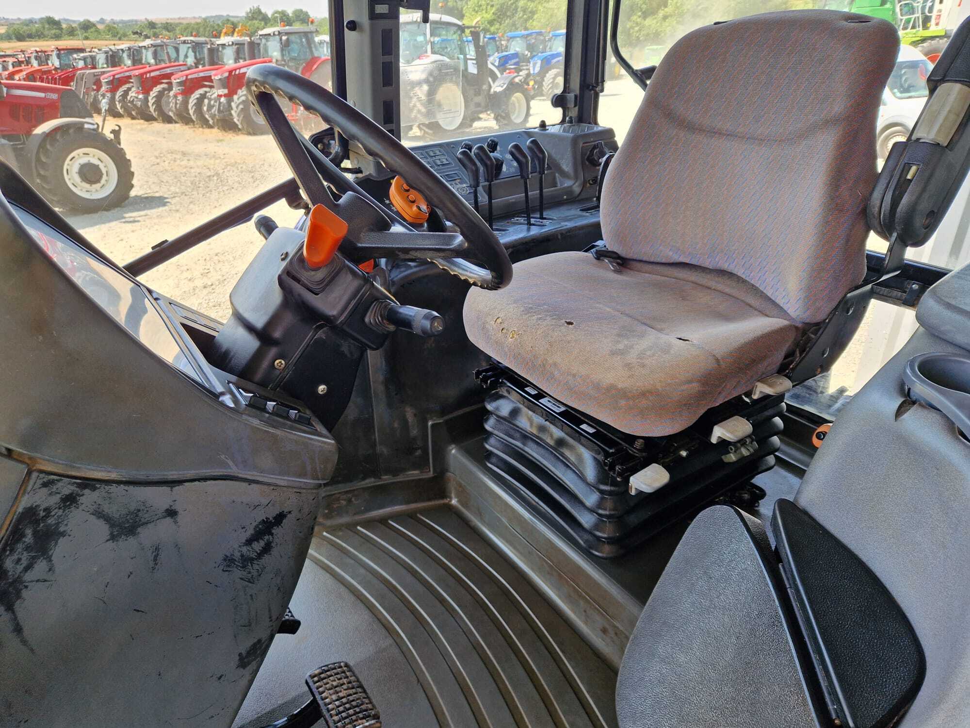 NEW HOLLAND TM140