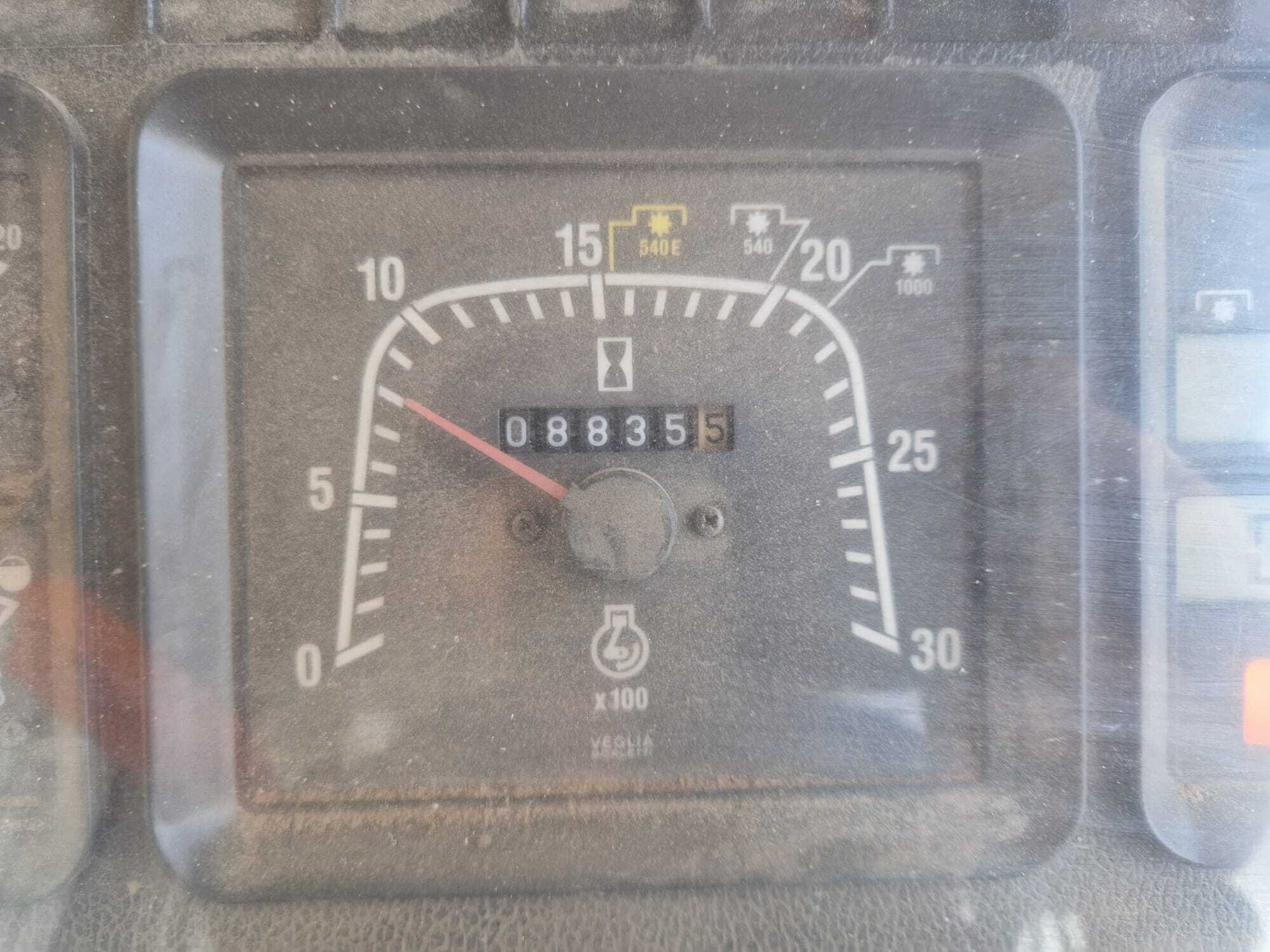NEW HOLLAND TM140