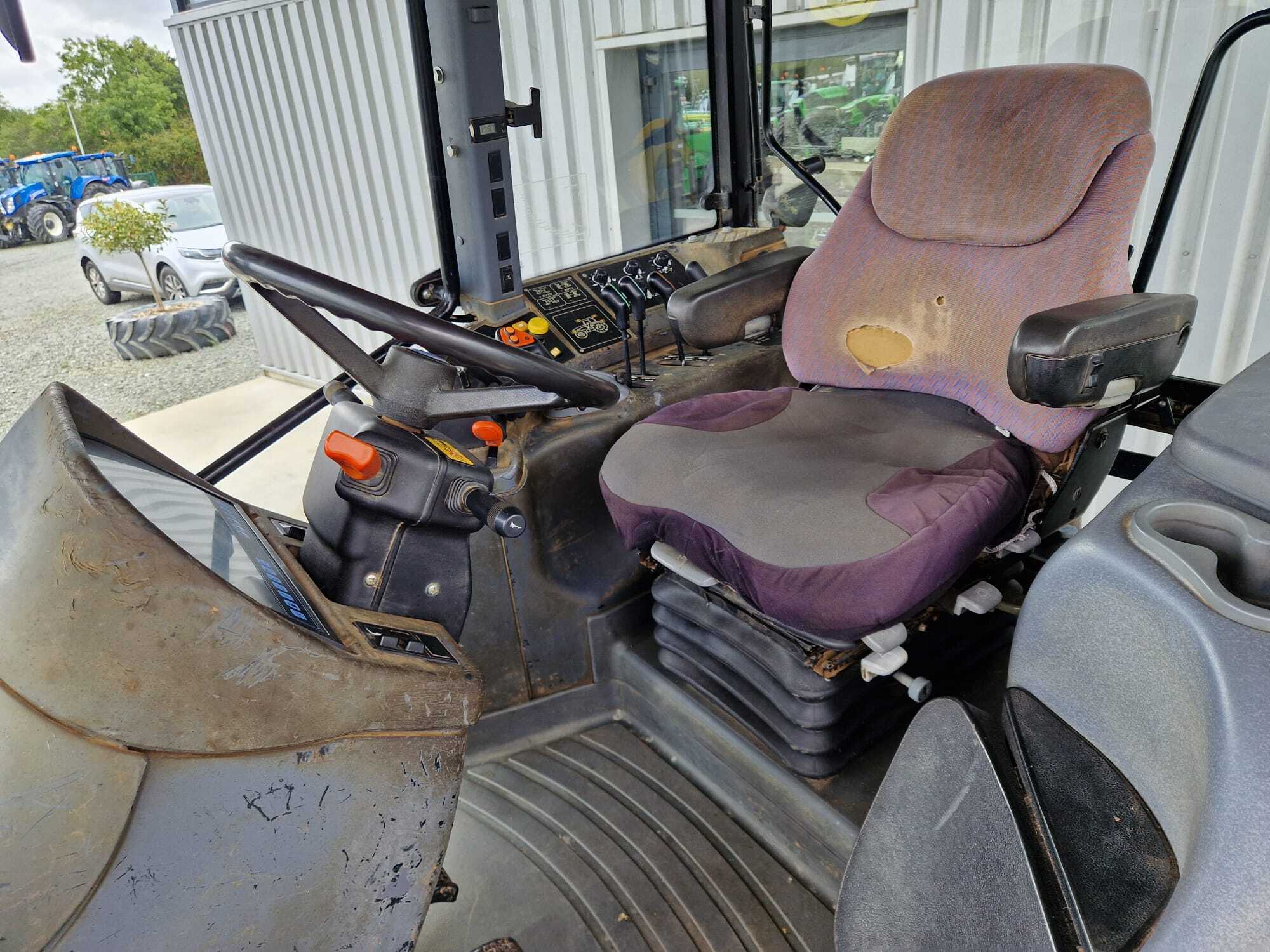 NEW HOLLAND TM150 RC