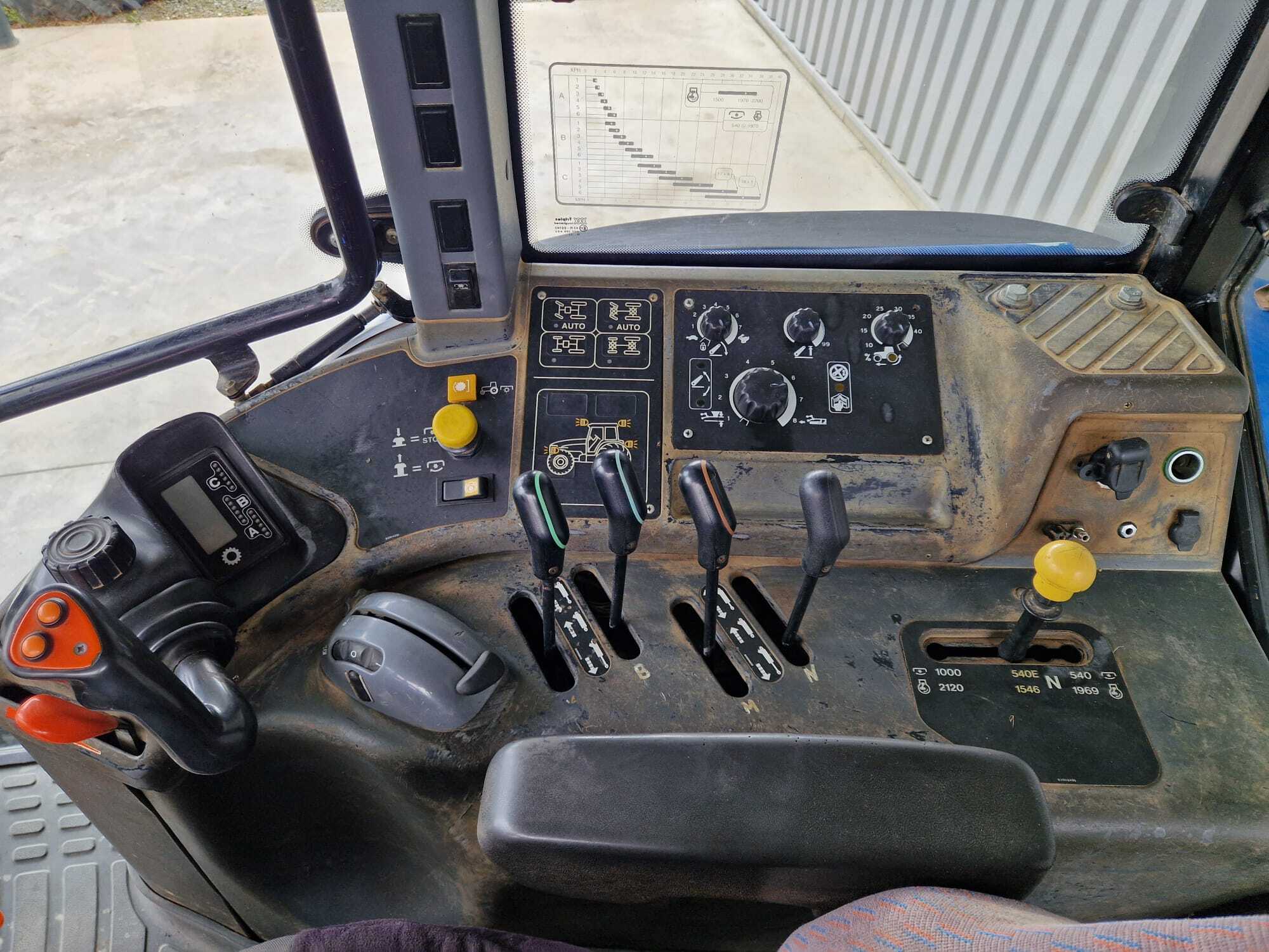 NEW HOLLAND TM150 RC