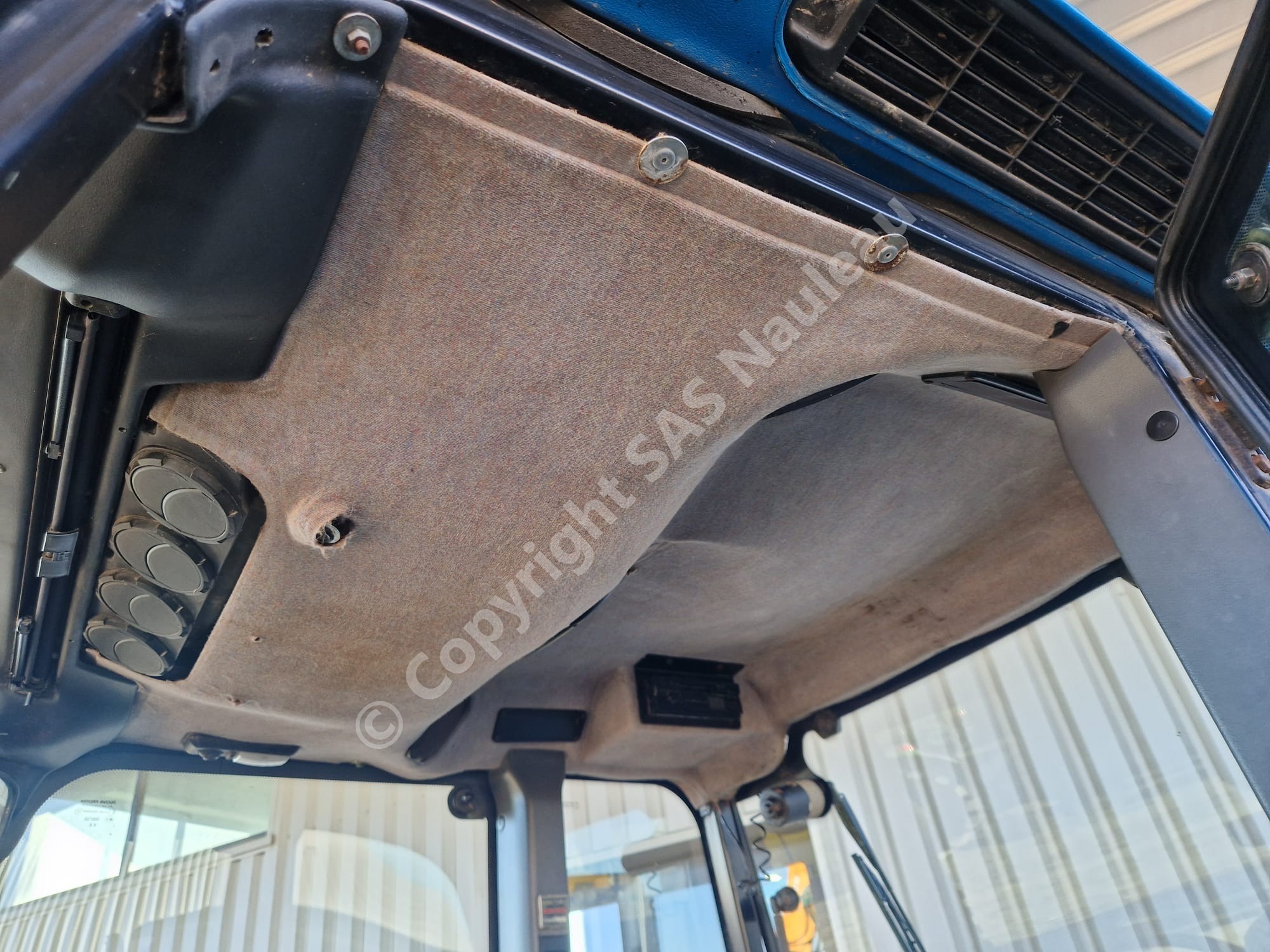NEW HOLLAND TN75