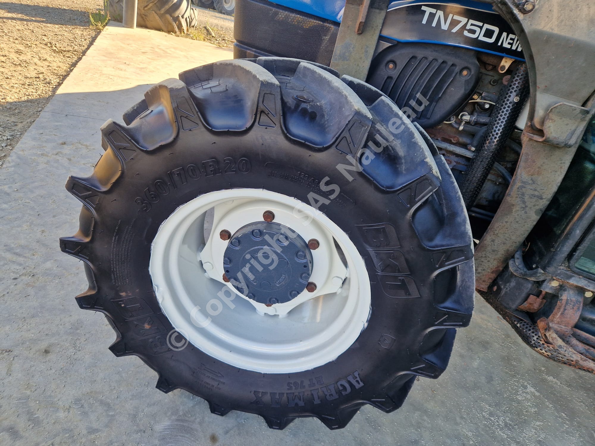 NEW HOLLAND TN75