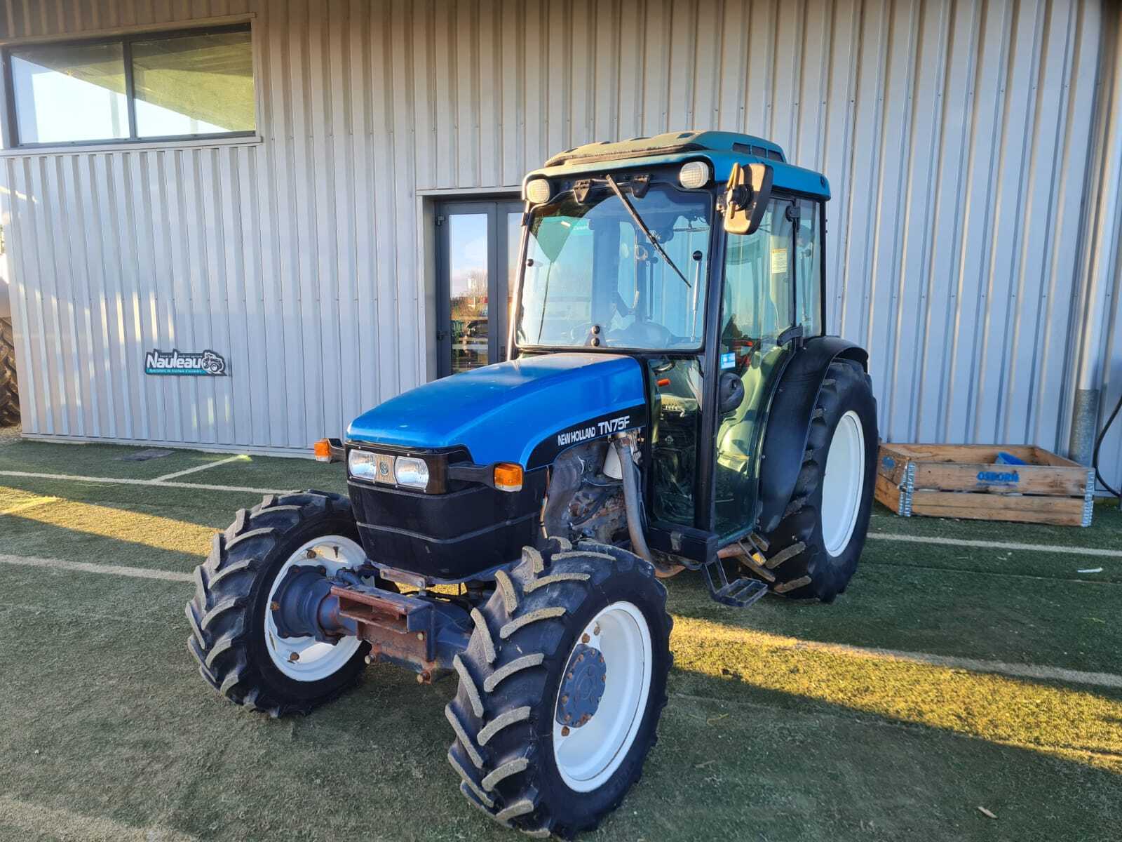 NEW HOLLAND TN75F