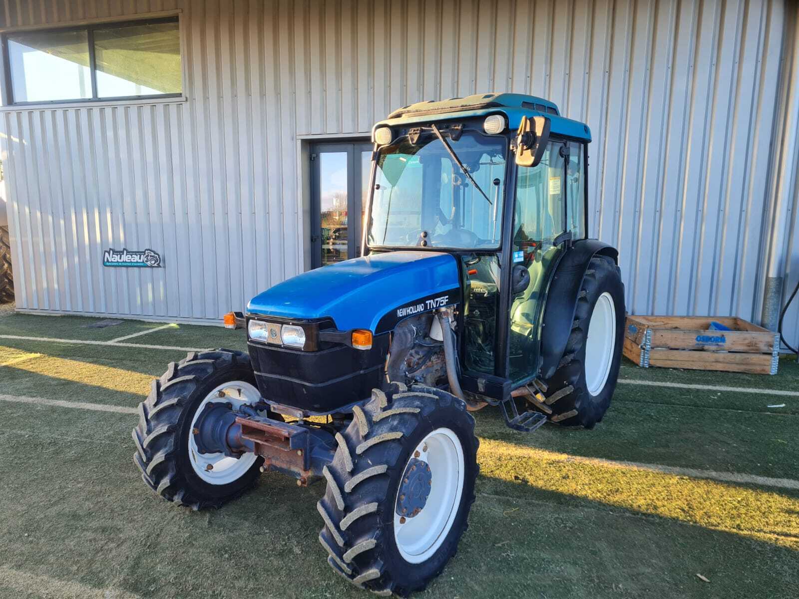 NEW HOLLAND TN75F