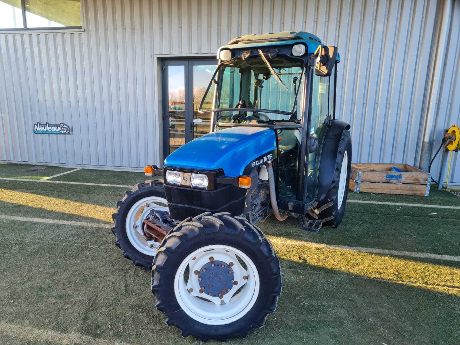 NEW HOLLAND TN75F