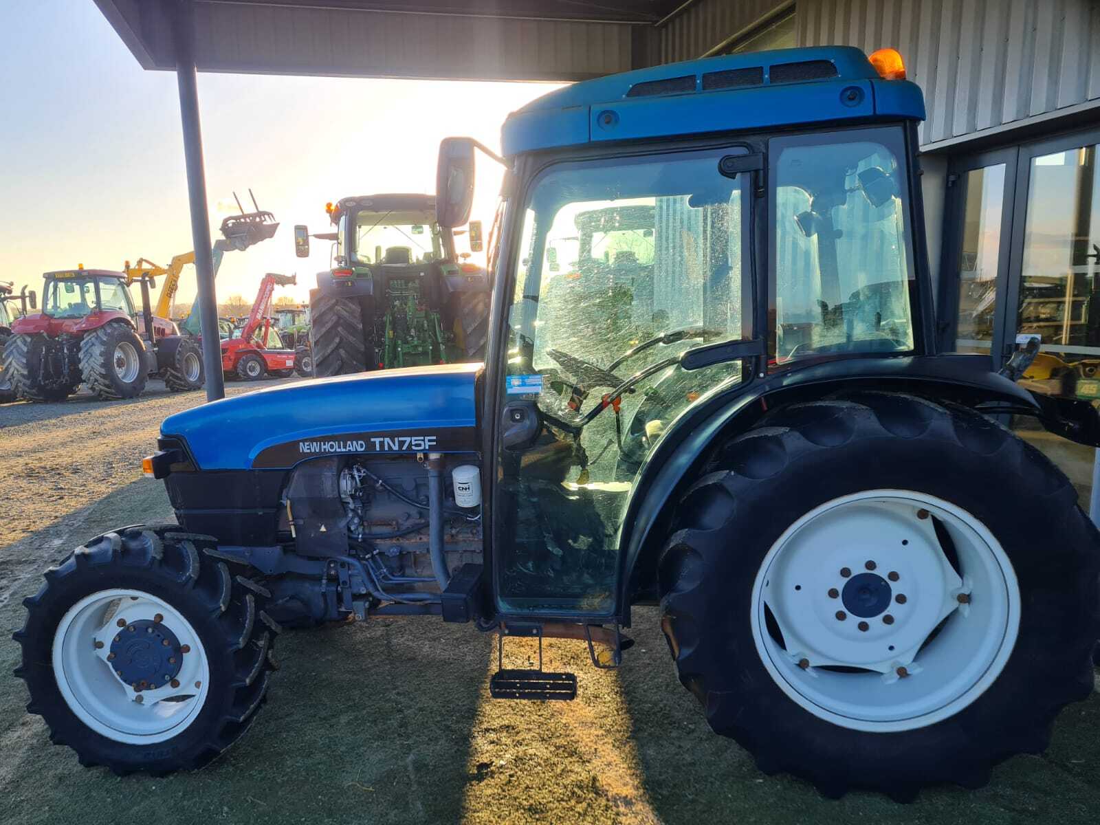 NEW HOLLAND TN75F