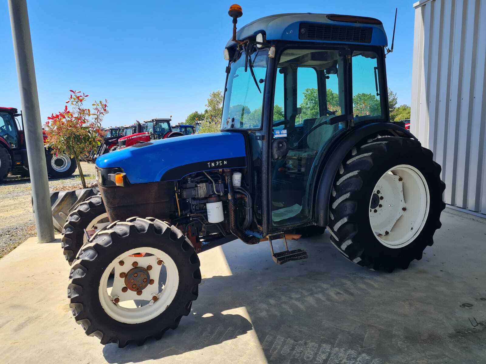 NEW HOLLAND TN75FA