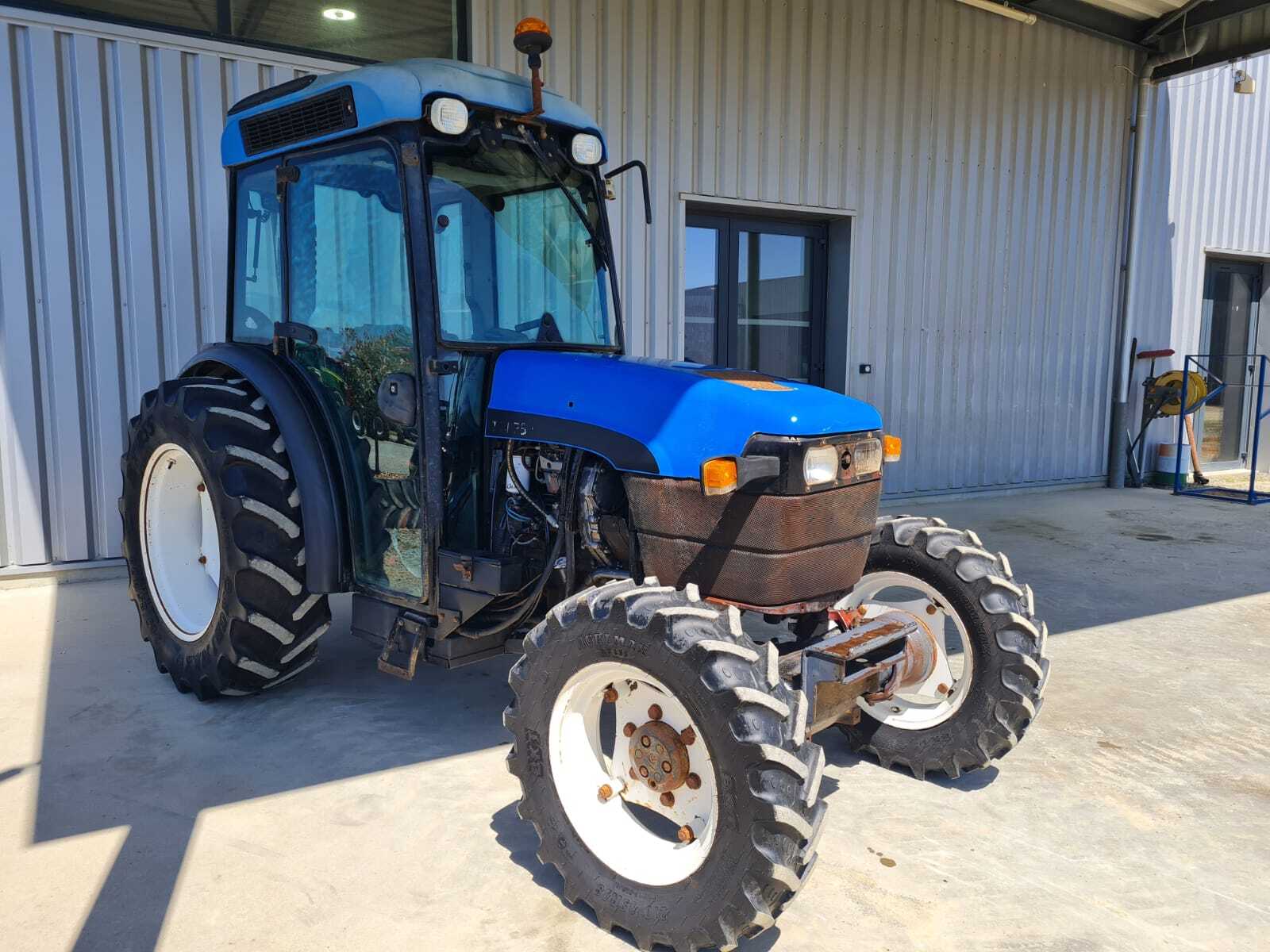 NEW HOLLAND TN75FA