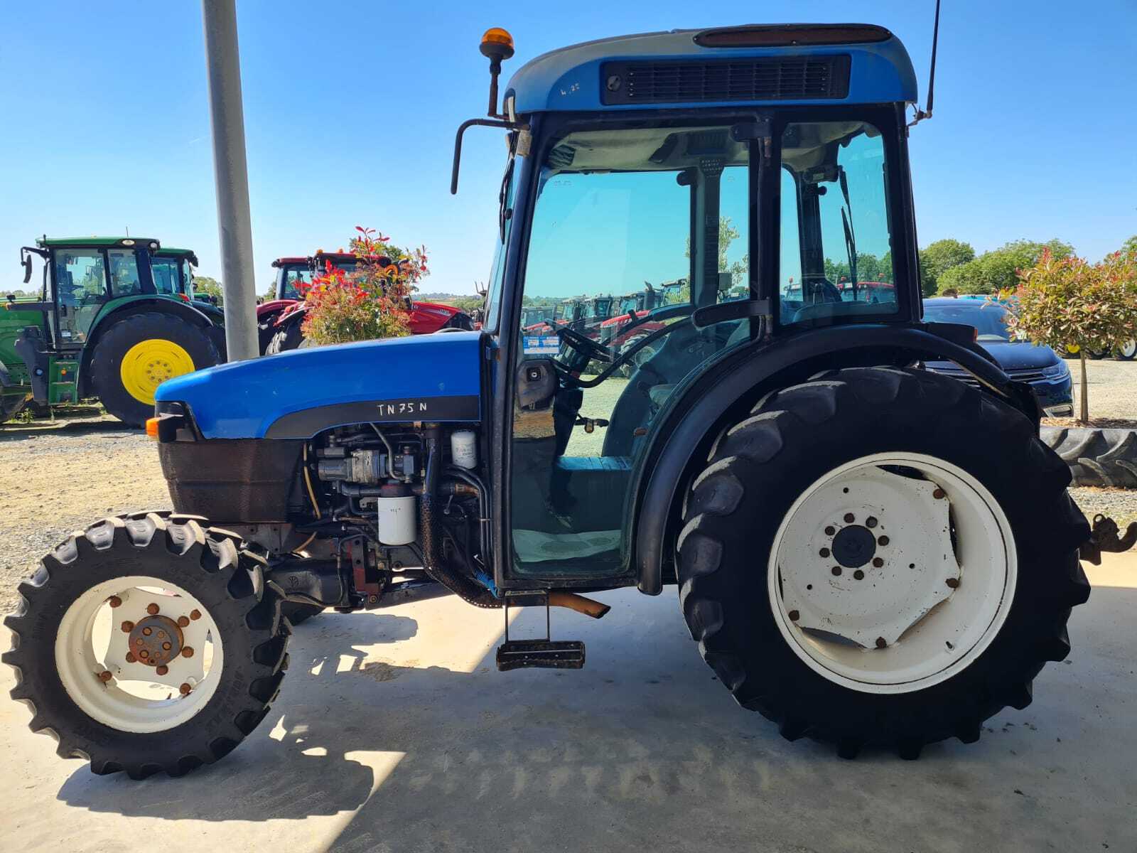 NEW HOLLAND TN75FA