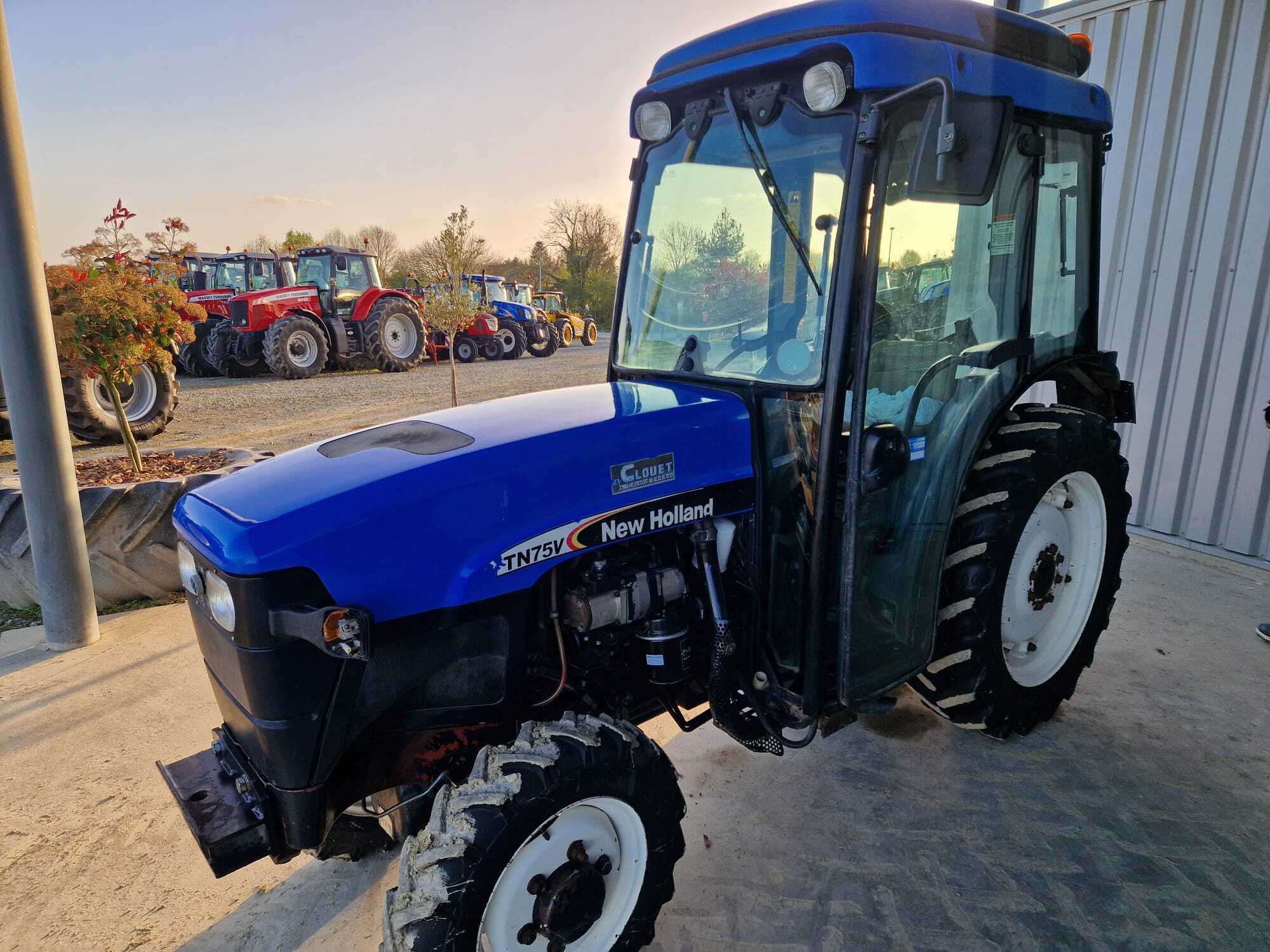 NEW HOLLAND TN75V