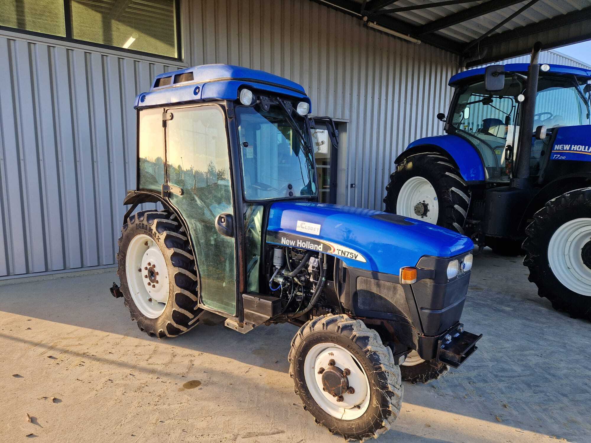 NEW HOLLAND TN75V