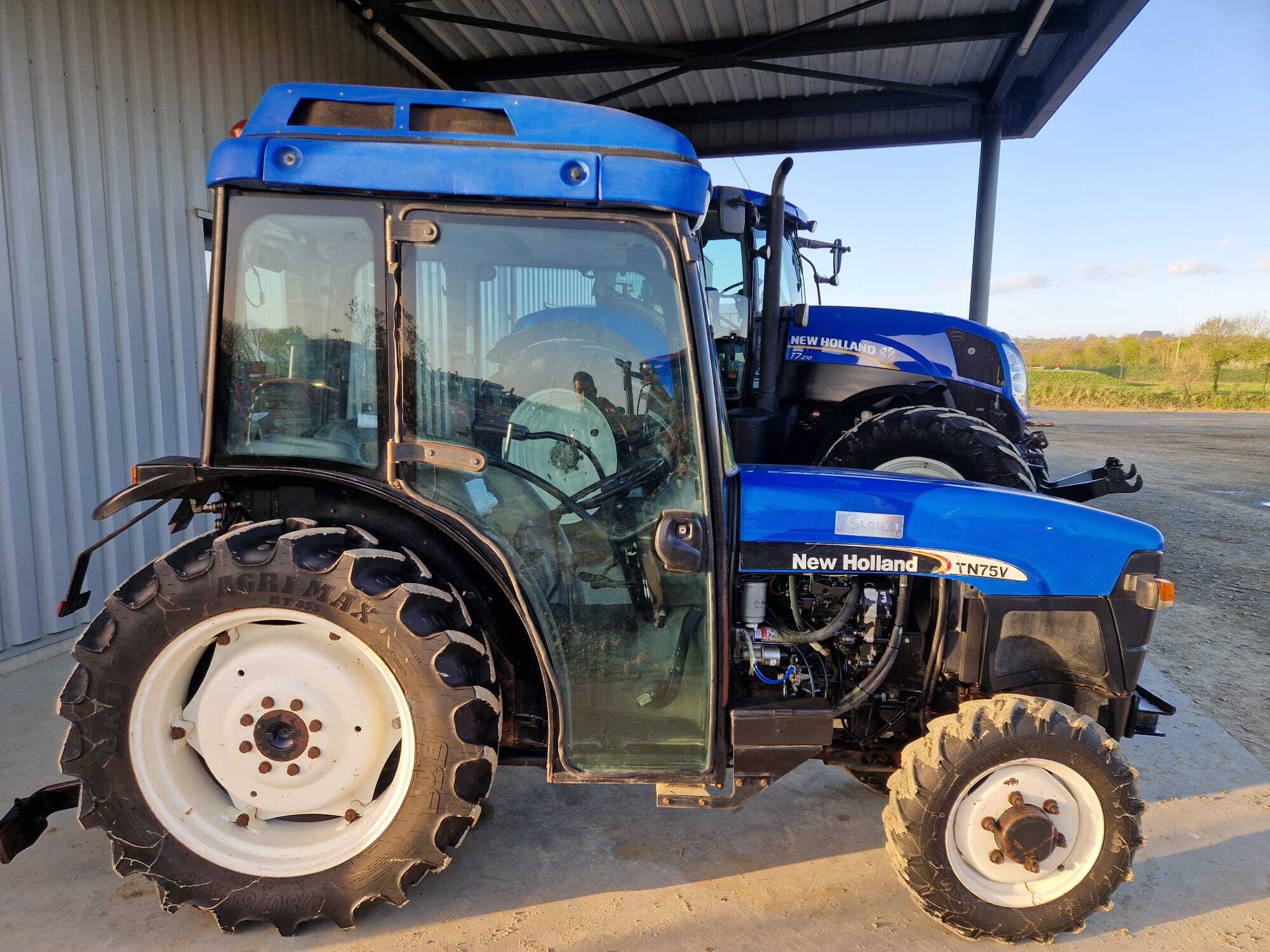 NEW HOLLAND TN75V