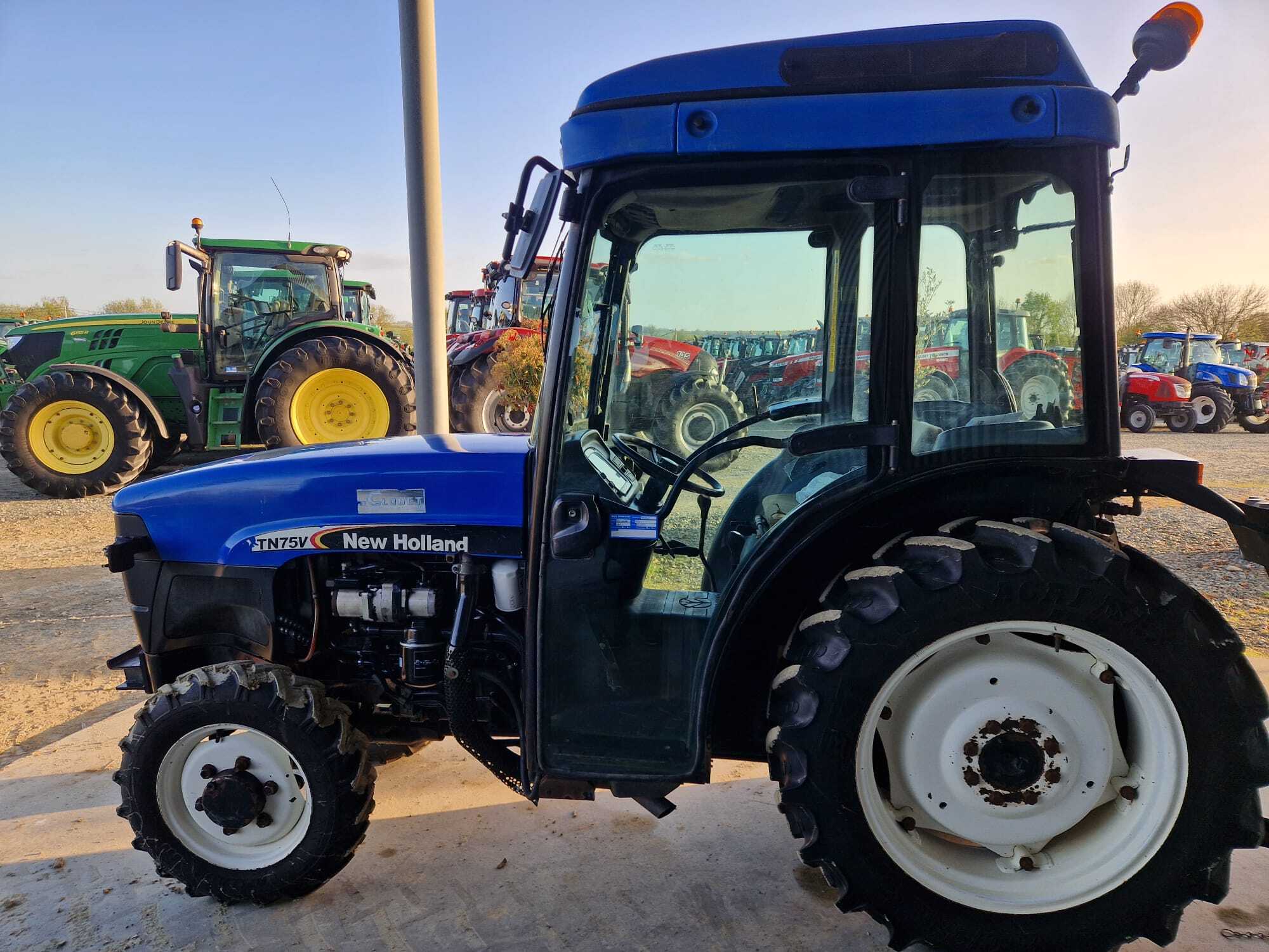 NEW HOLLAND TN75V