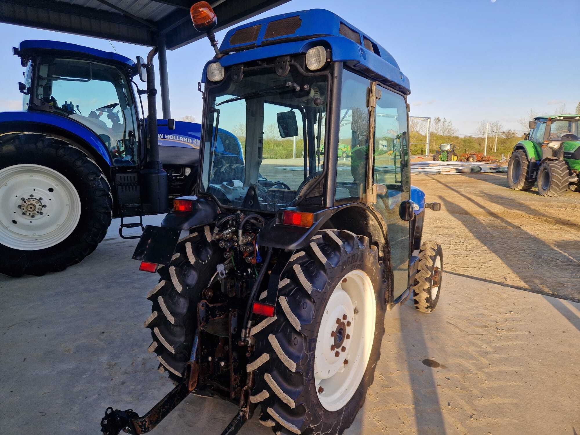 NEW HOLLAND TN75V