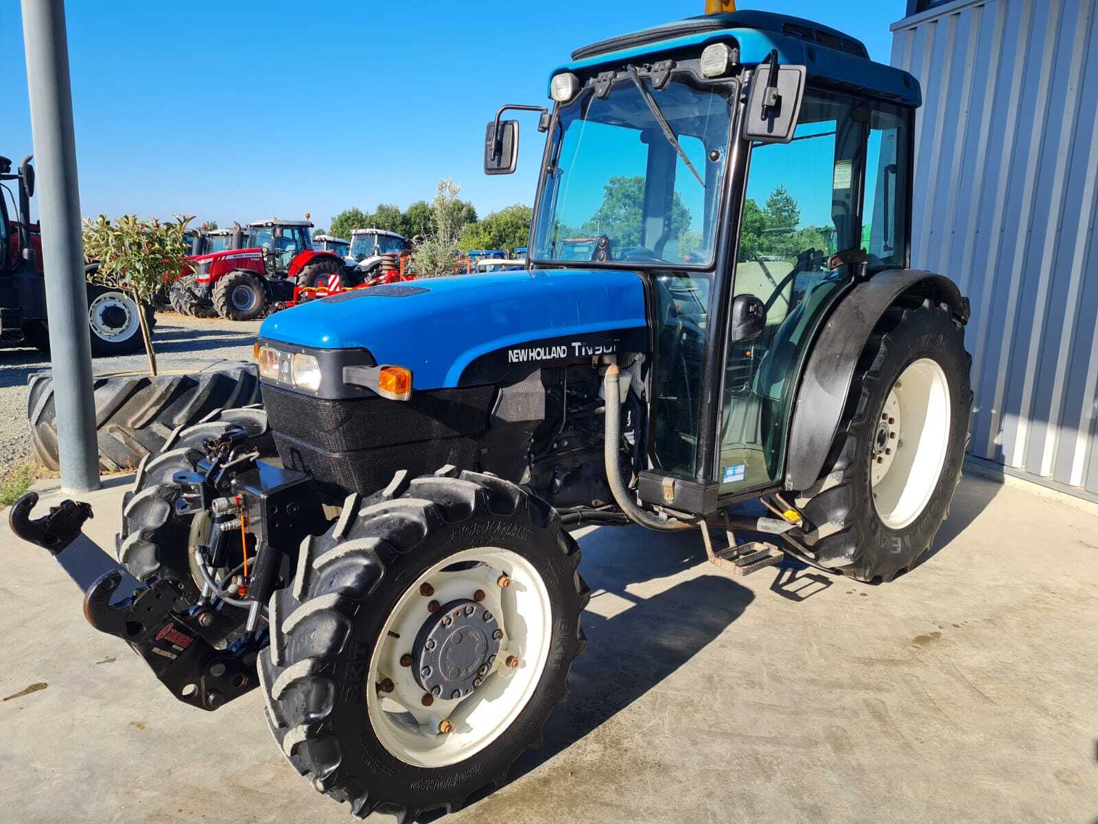 NEW HOLLAND TN90F
