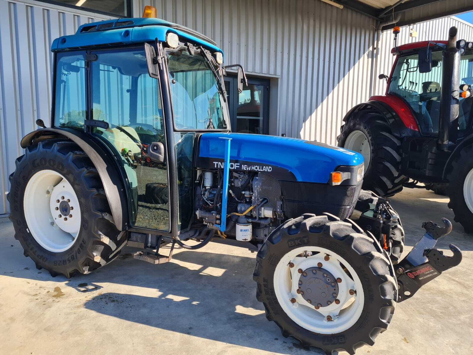 NEW HOLLAND TN90F