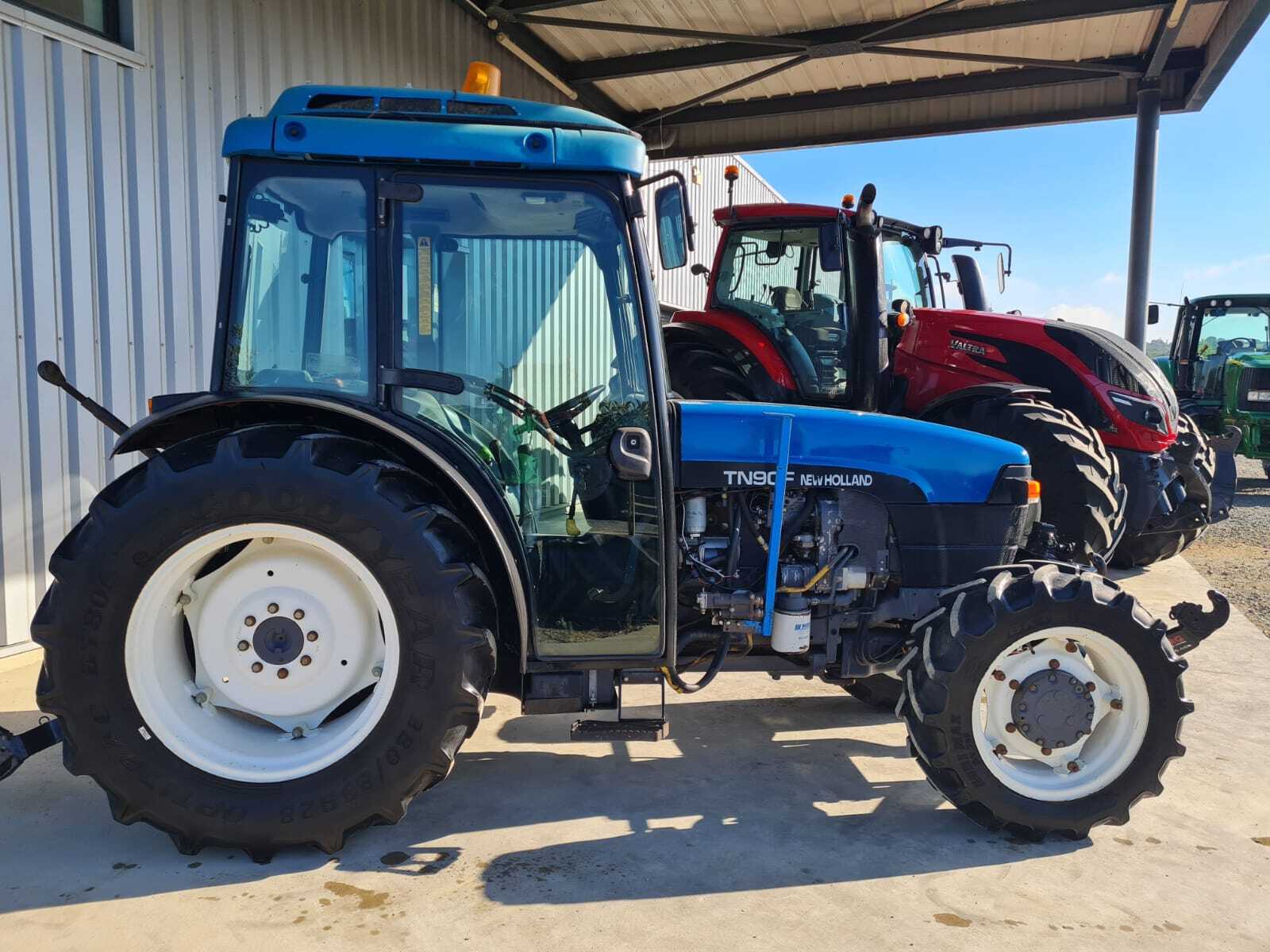 NEW HOLLAND TN90F