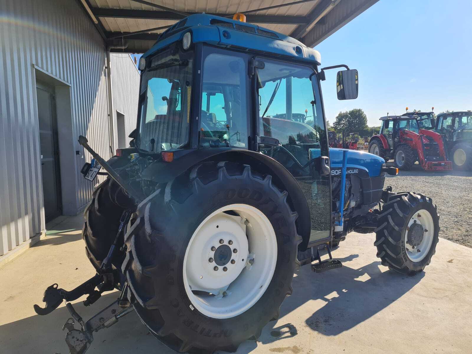NEW HOLLAND TN90F