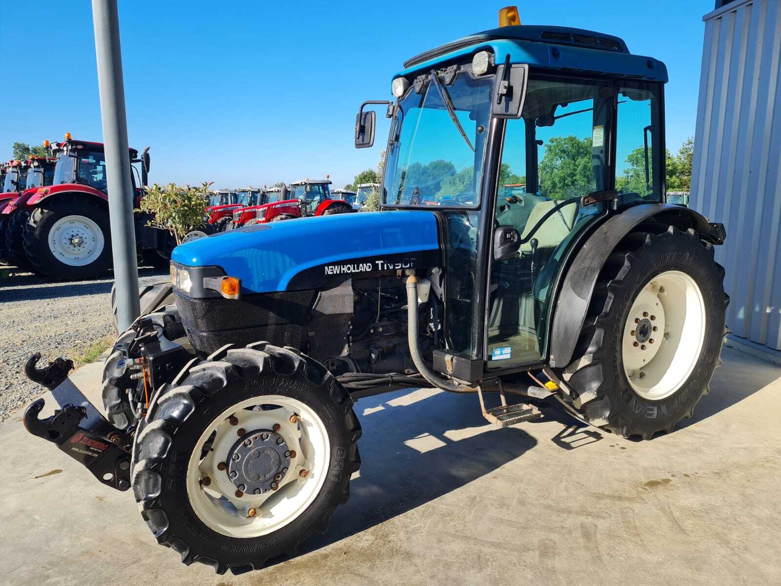 NEW HOLLAND TN90F