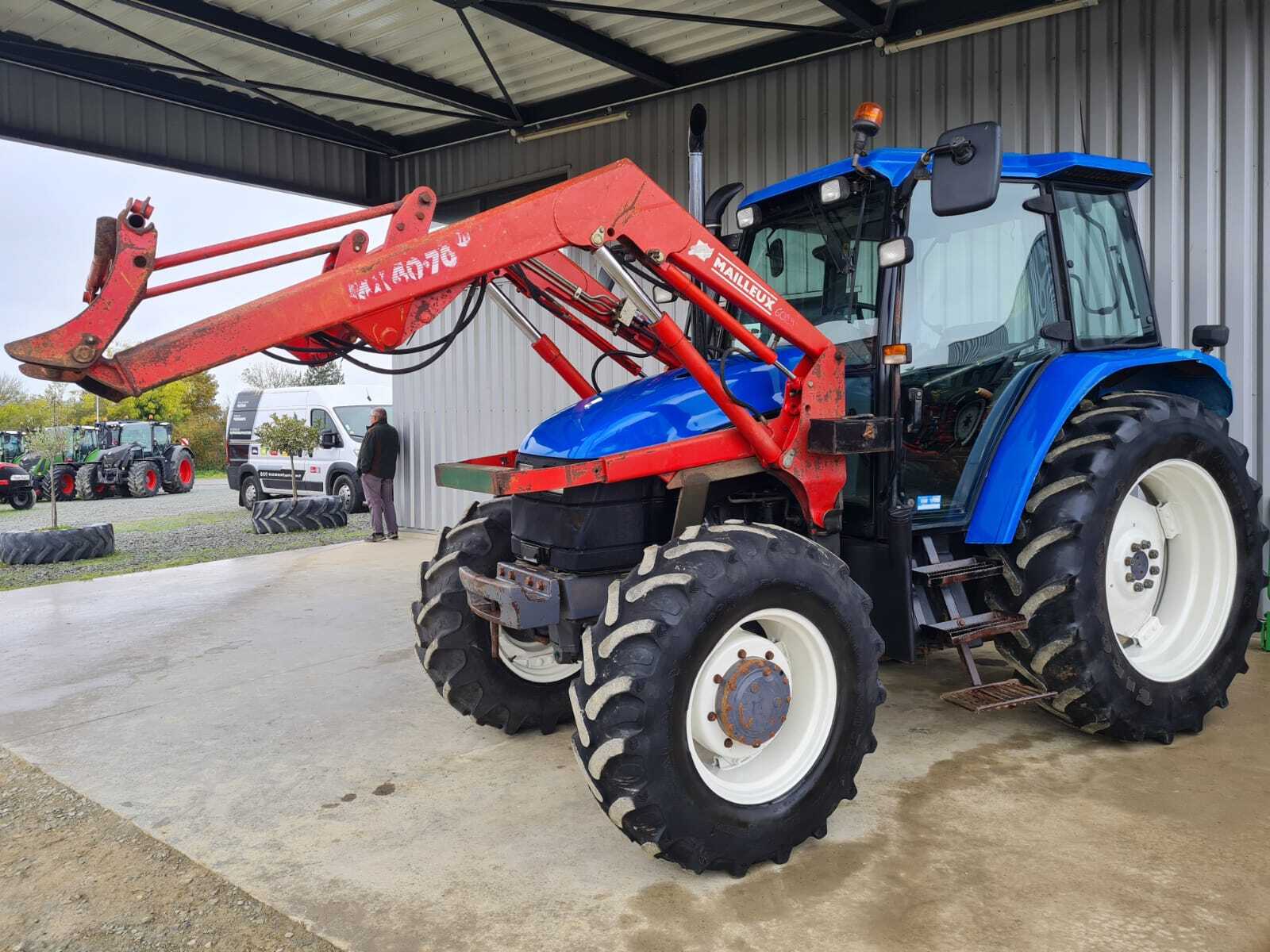 NEW HOLLAND TS90