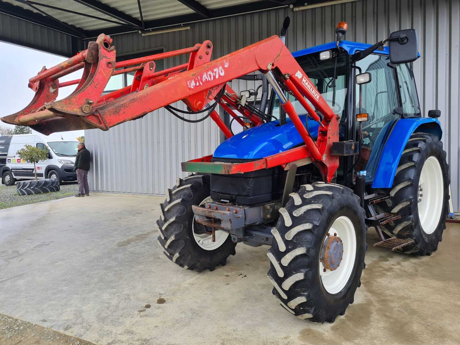 NEW HOLLAND TS90