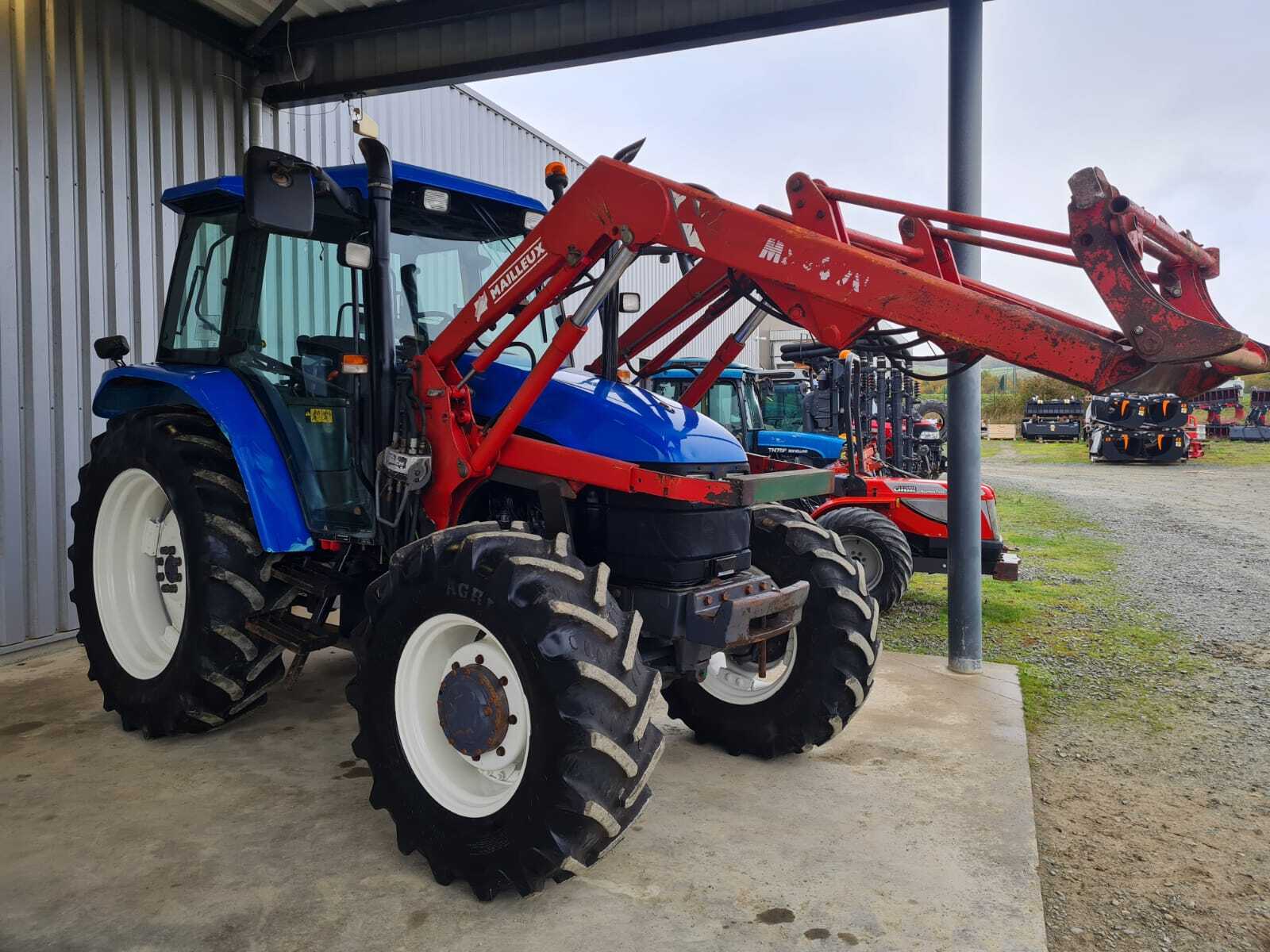 NEW HOLLAND TS90