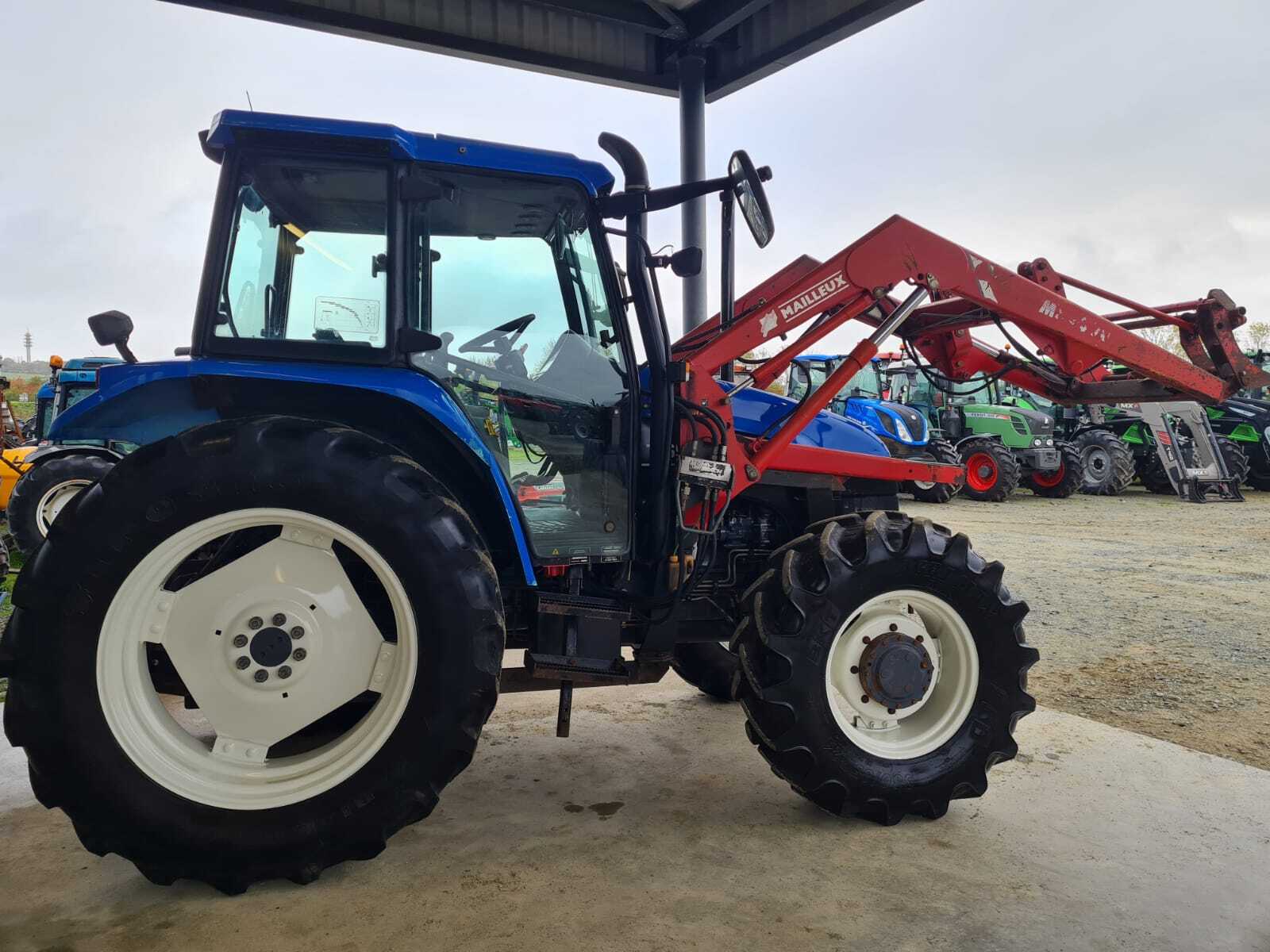NEW HOLLAND TS90