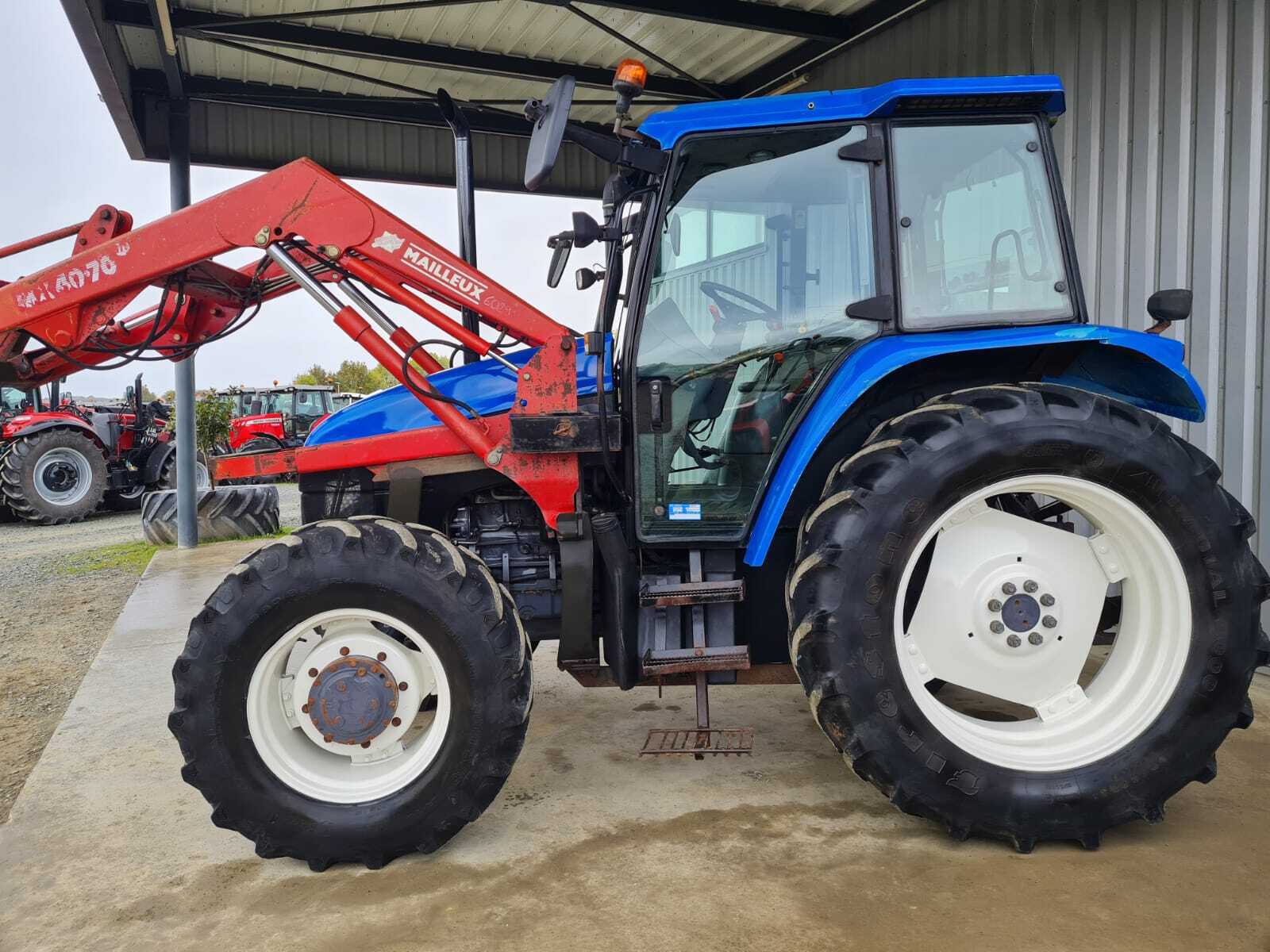 NEW HOLLAND TS90