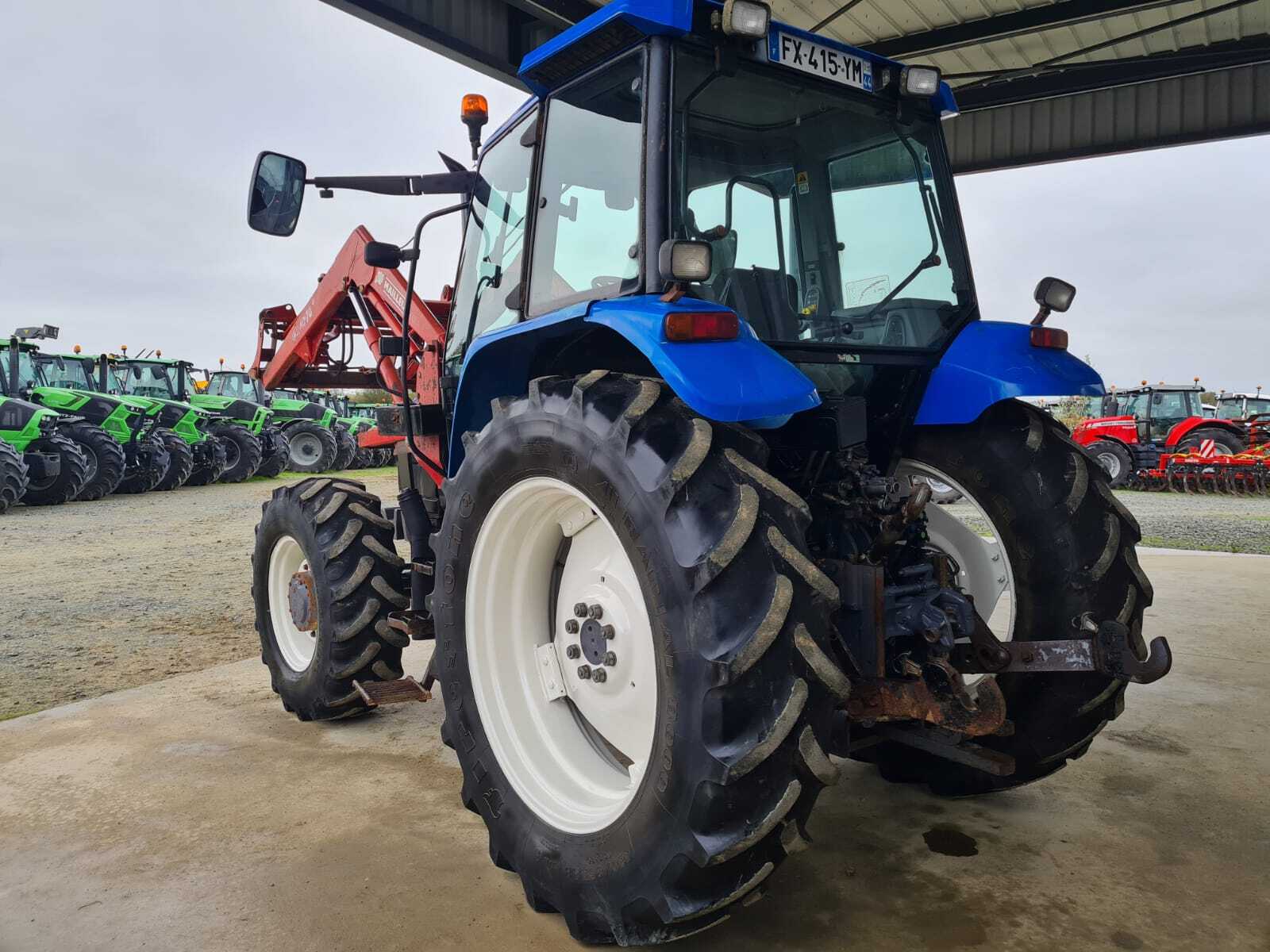 NEW HOLLAND TS90