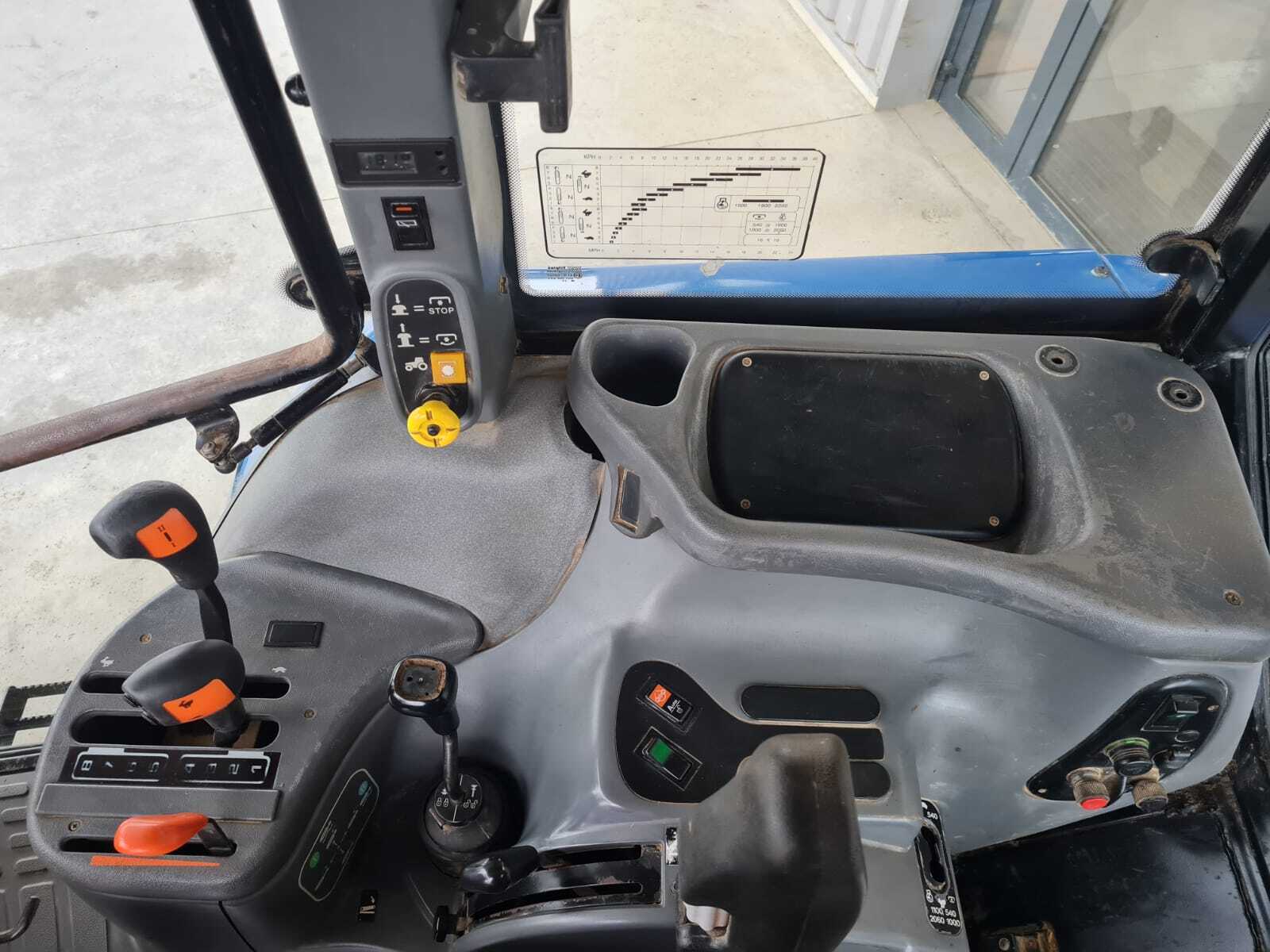 NEW HOLLAND TS90