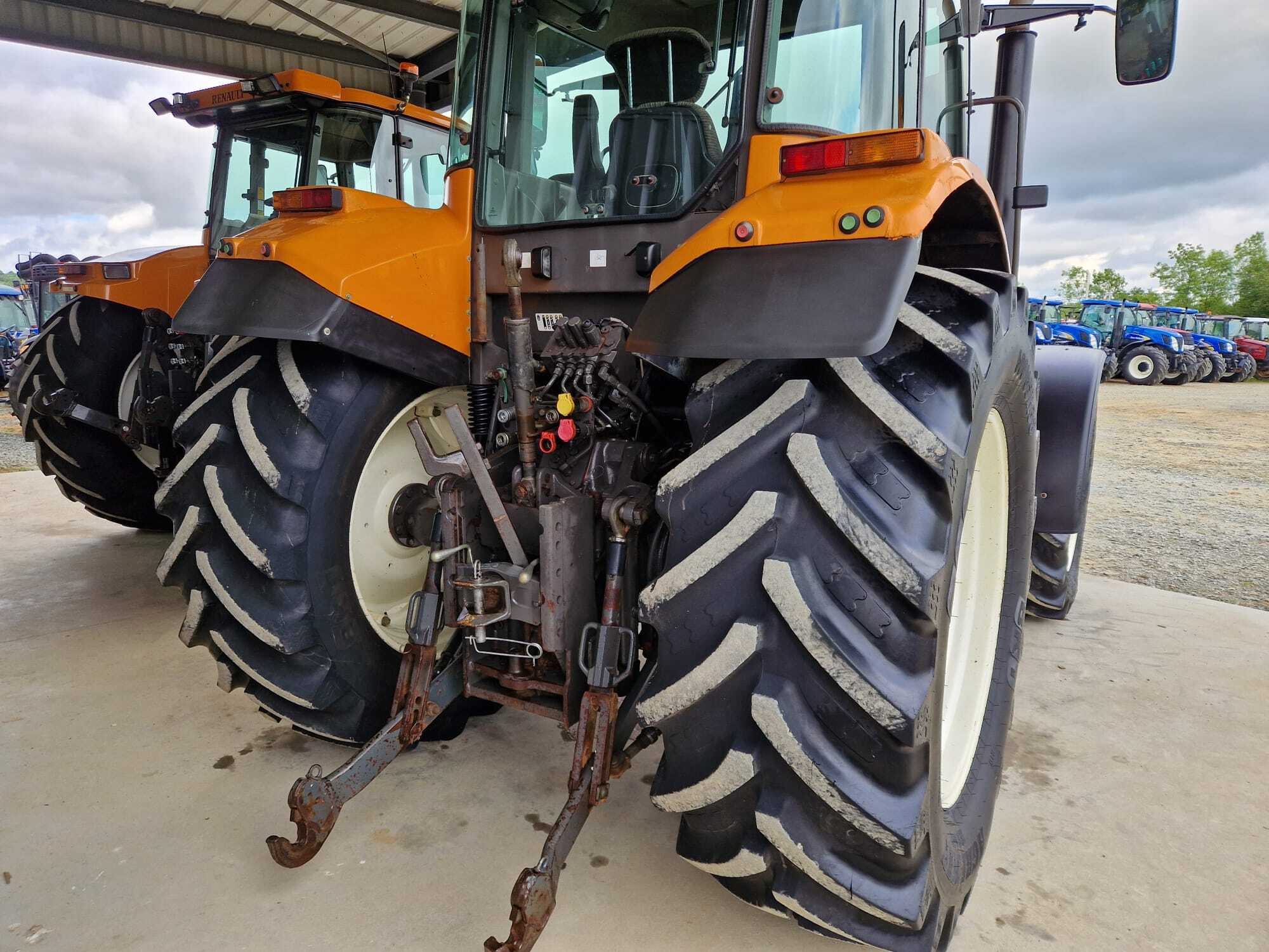 RENAULT ARES 616 RZ