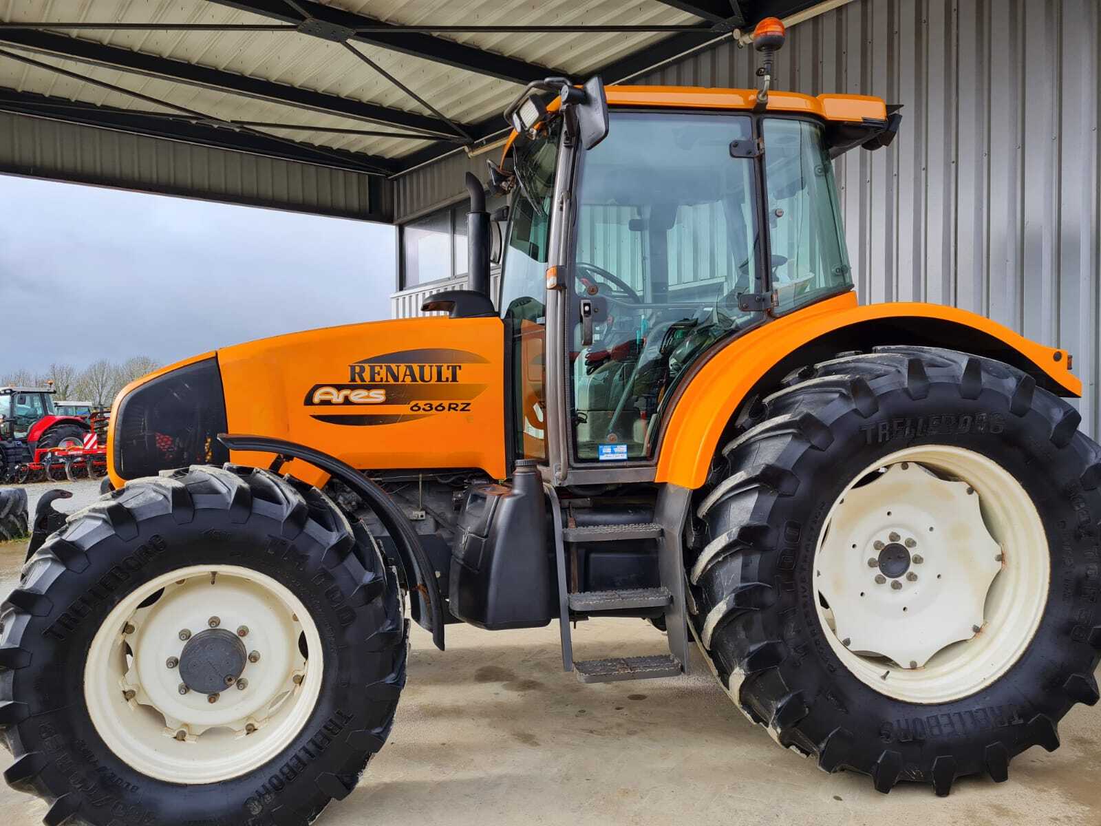 RENAULT ARES 636 RZ
