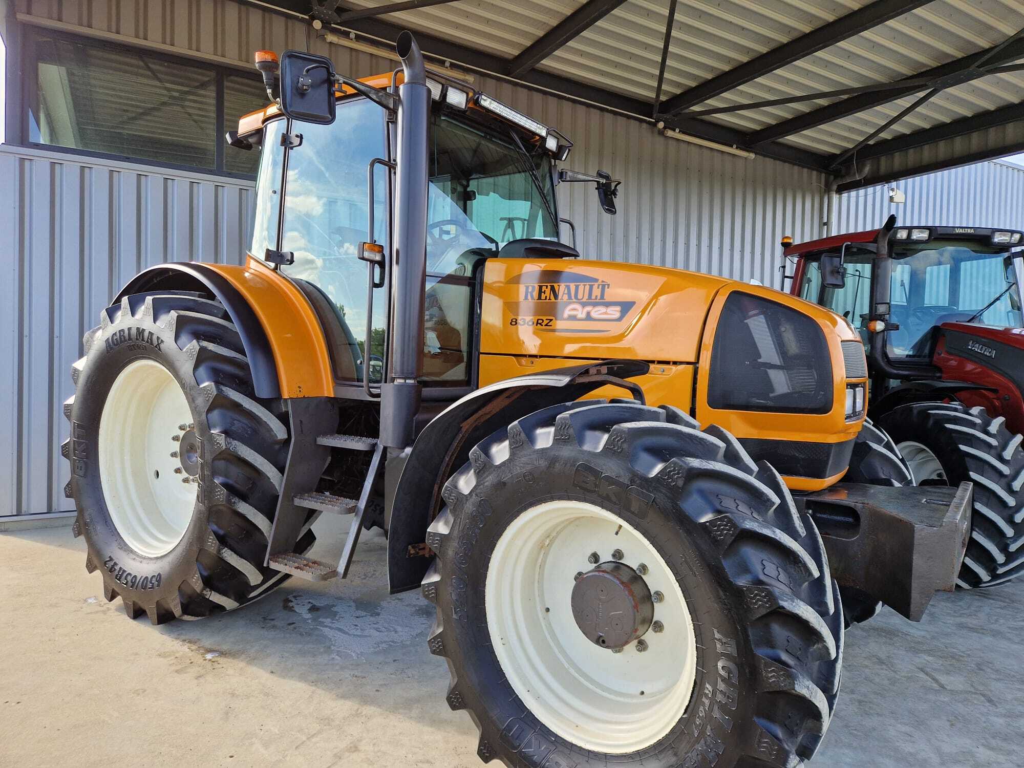 RENAULT ARES 836 RZ