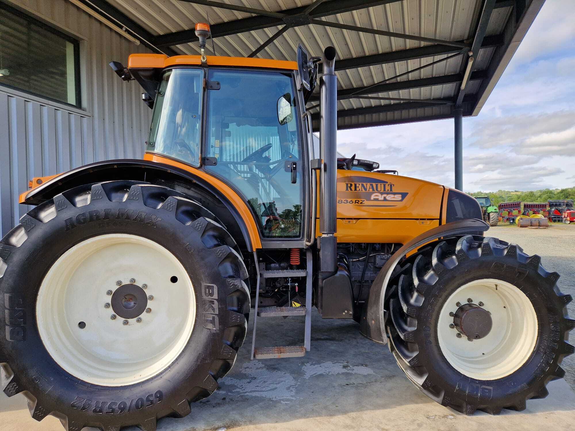 RENAULT ARES 836 RZ